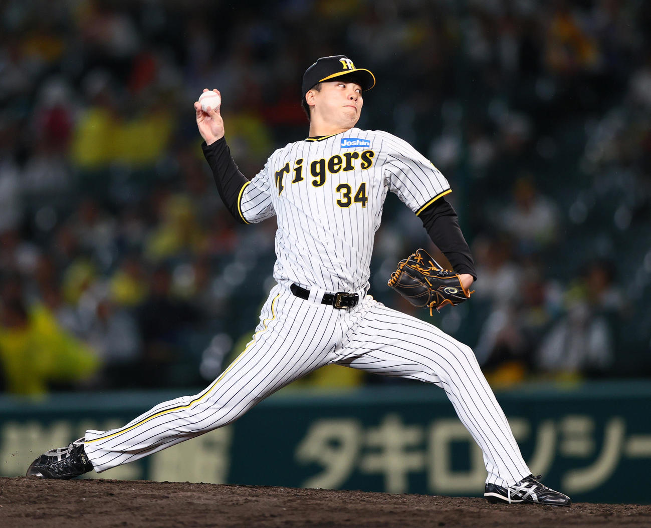 阪神対日本ハム　9回表に登板する阪神漆原（撮影・上山淳一）
