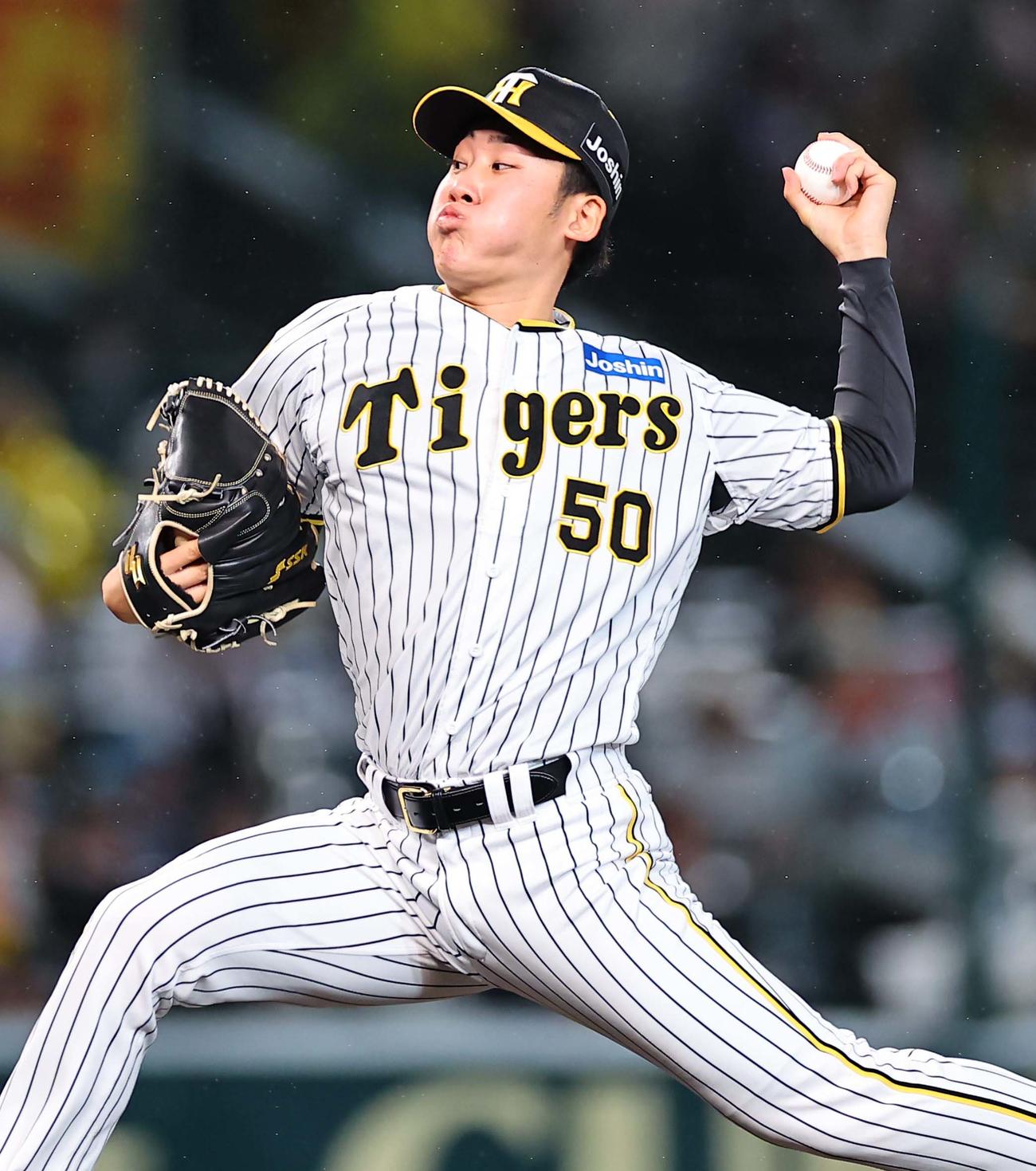 阪神対日本ハム　阪神3番手の富田（撮影・上田博志）