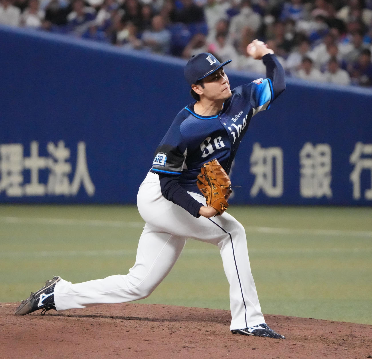 中日対西武　7回裏中日無死一、二塁、西武3番手で登板する佐藤隼（撮影・森本幸一）