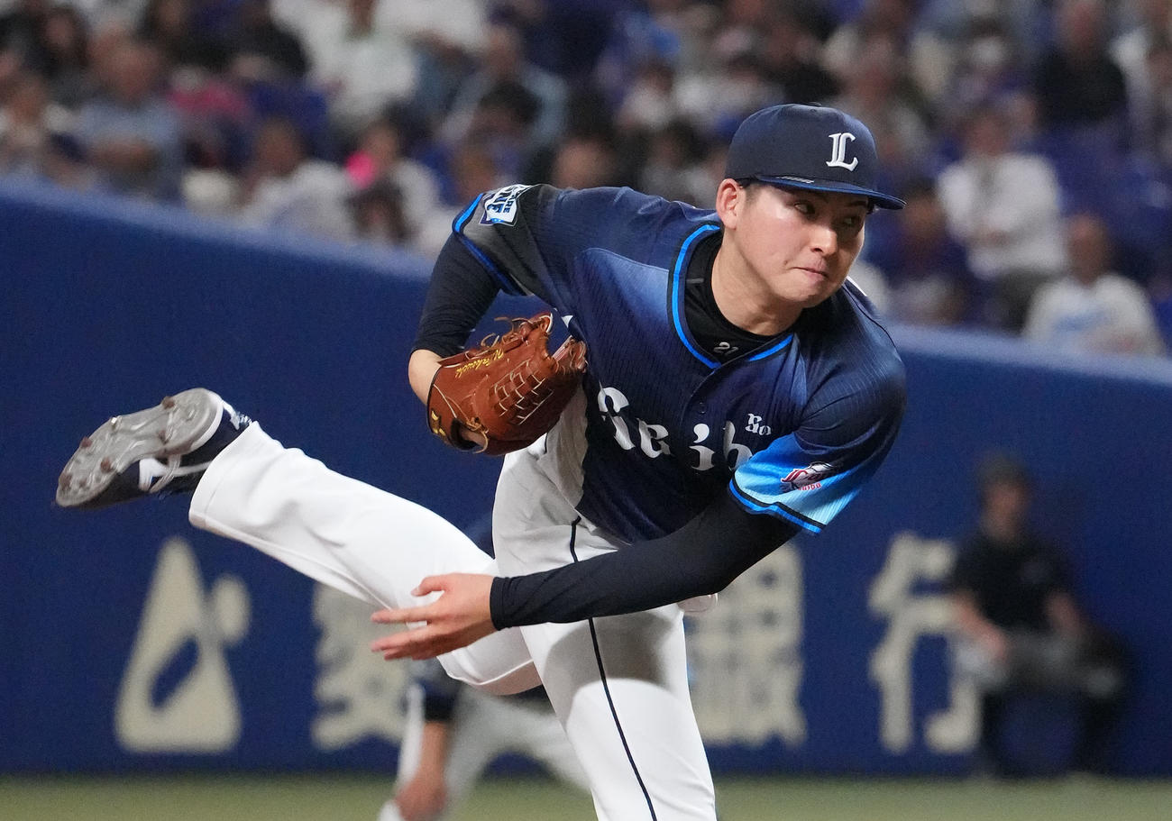 中日対西武　西武先発の武内は6回途中を無失点に抑える（撮影・森本幸一）