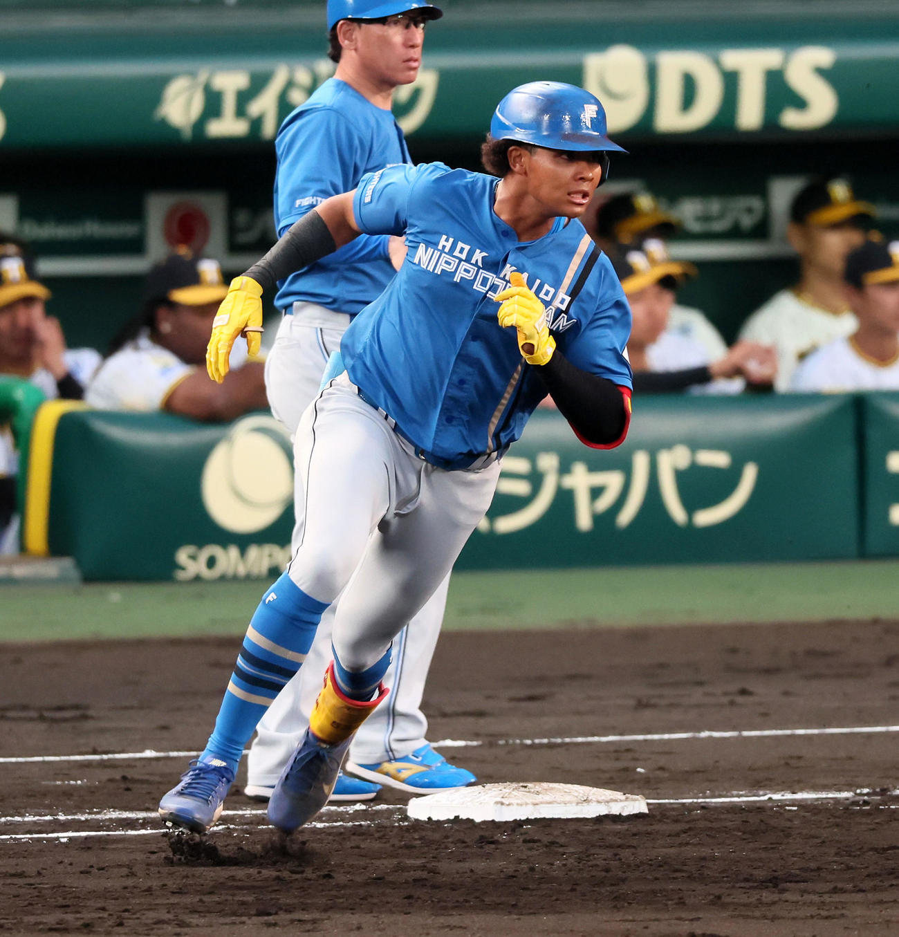 阪神対日本ハム　3回表日本ハム2死一塁、水谷は左二塁打を放つ（撮影・加藤哉）