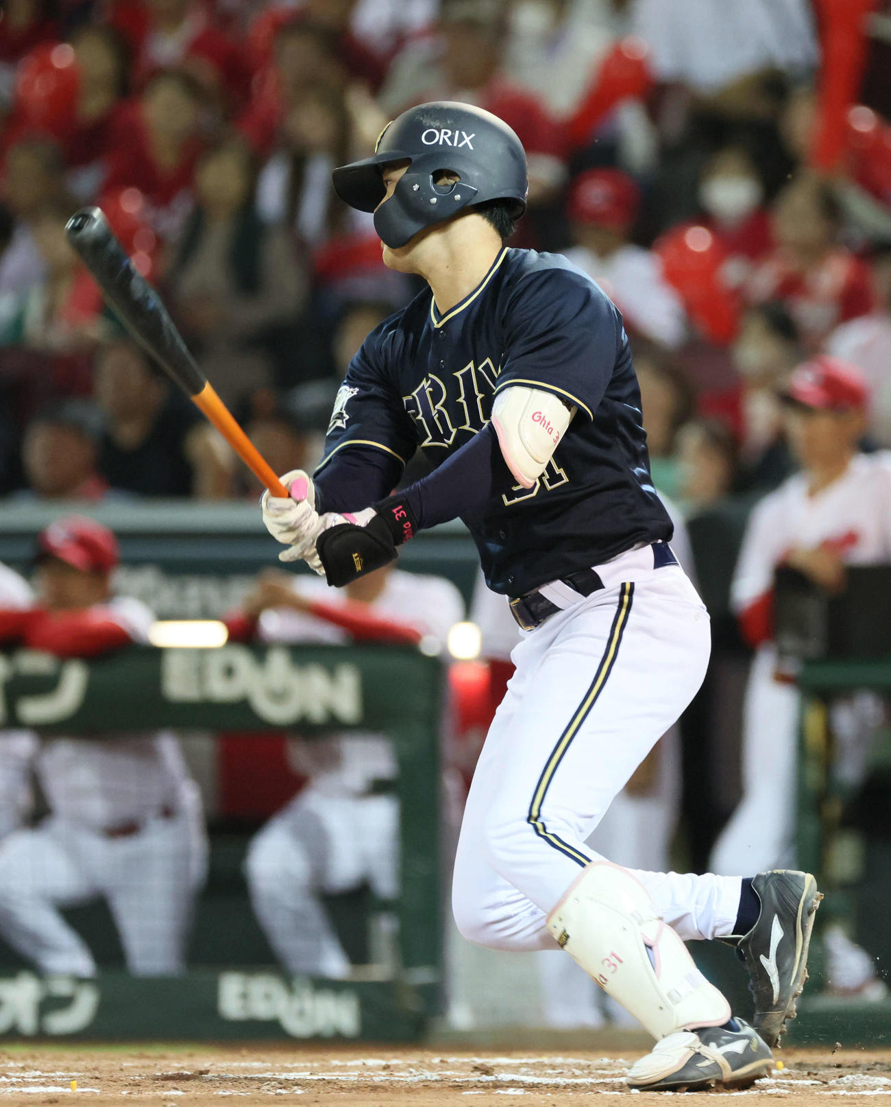 広島対オリックス　7回表オリックス1死満塁、太田は逆転の右2点適時二塁打を放つ（撮影・加藤孝規）
