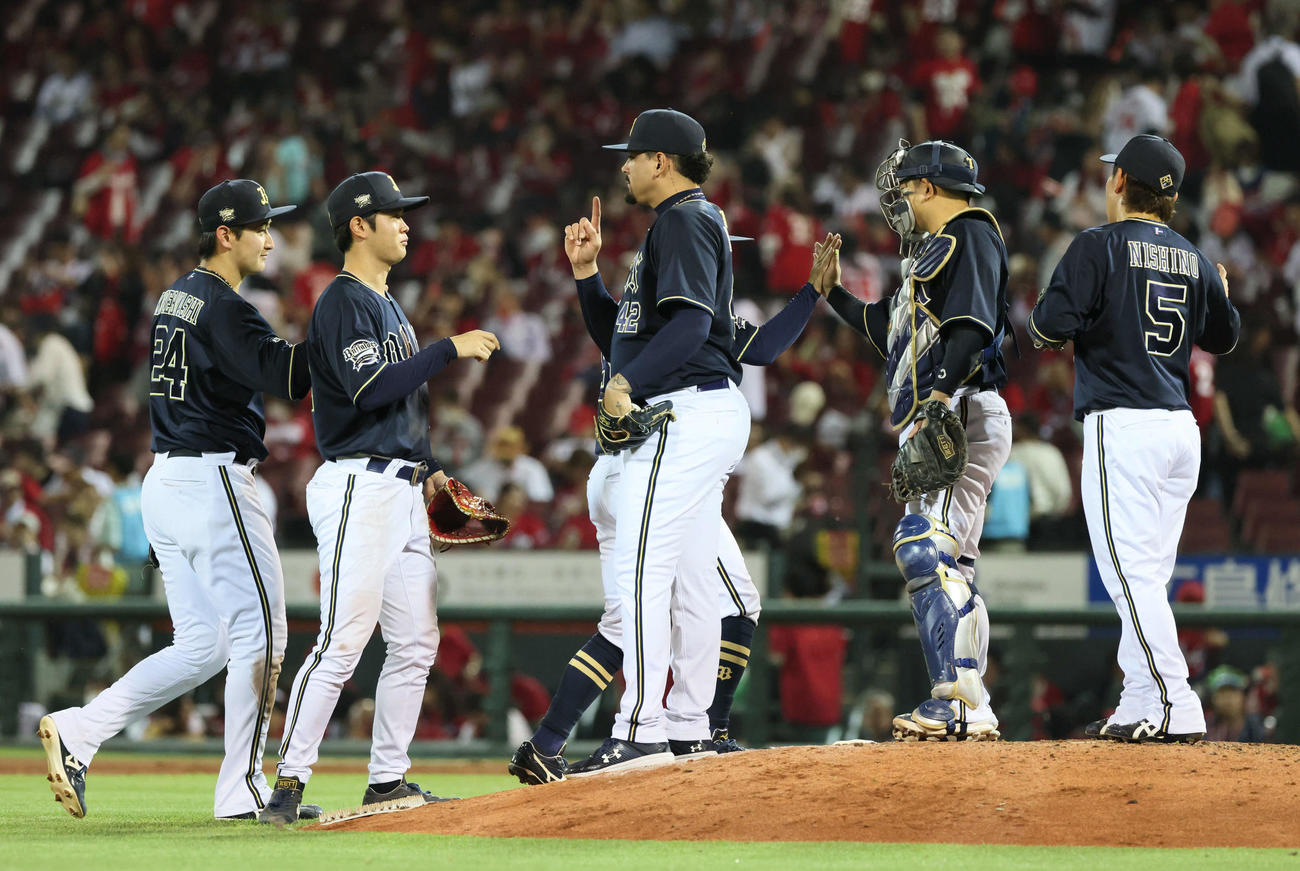 広島対オリックス　逆転勝ちのオリックスナイン（撮影・加藤孝規）
