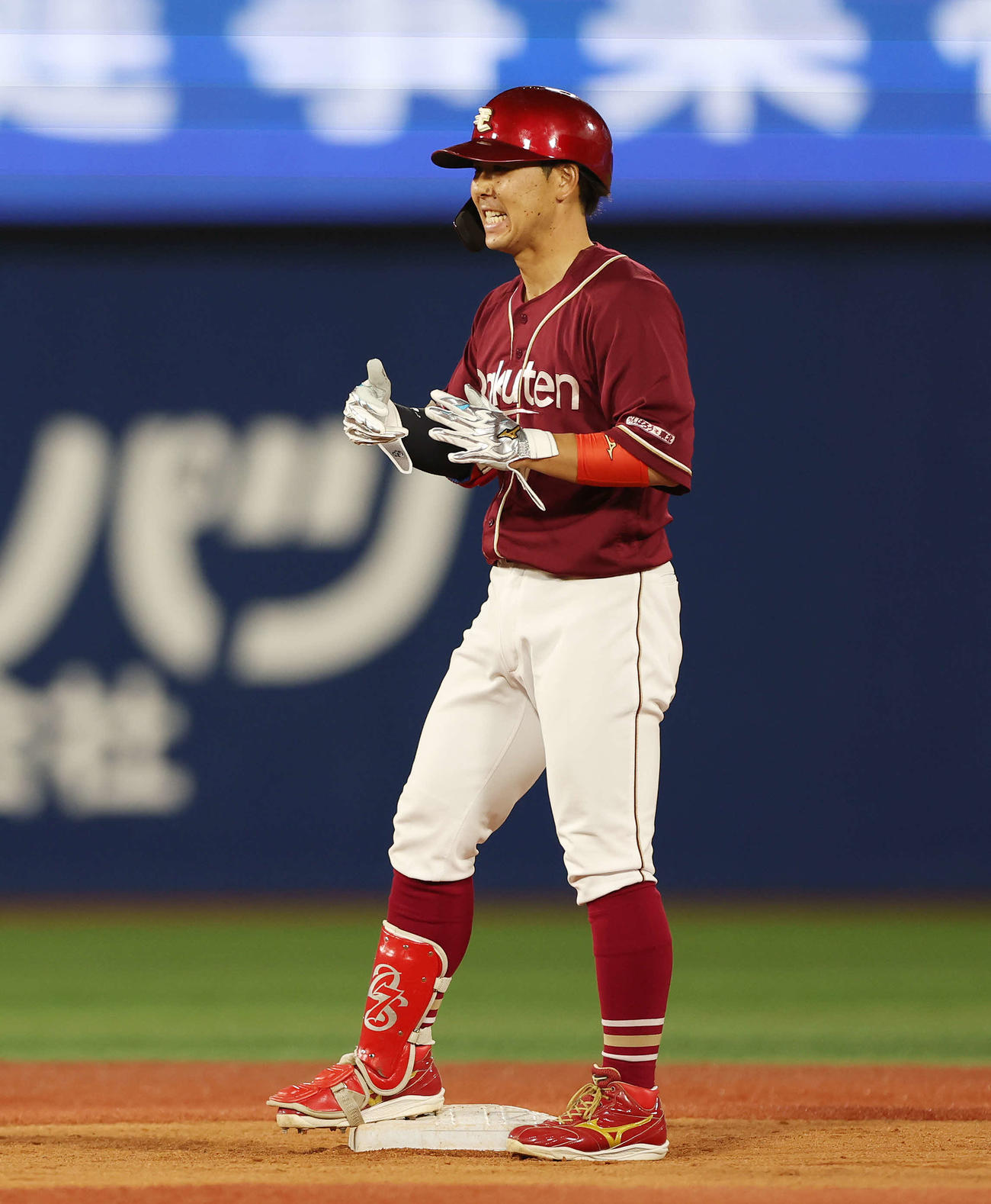 DeNA対楽天　6回表楽天2死一、三塁、左適時二塁打を放った鈴木大（撮影・宮地輝）