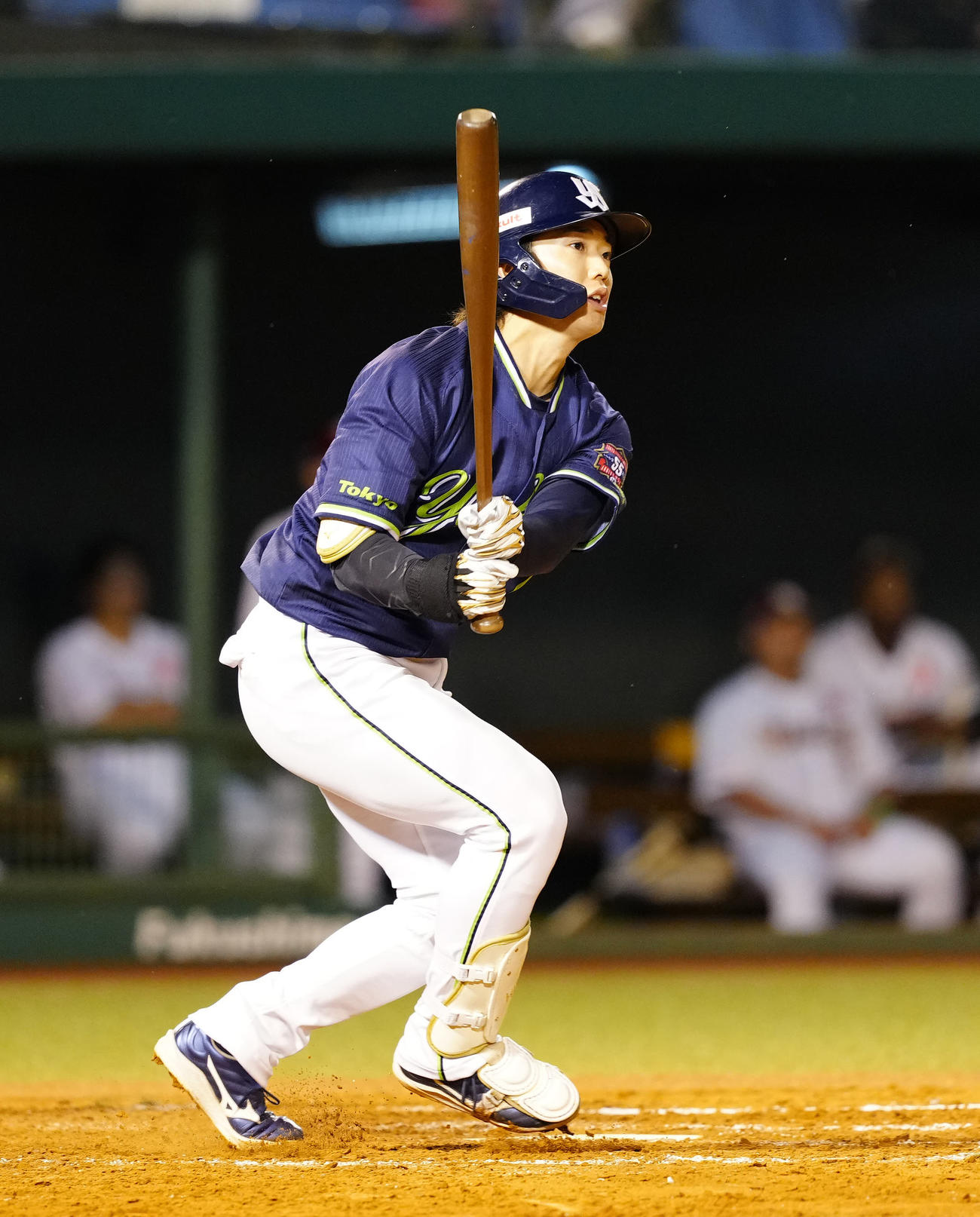 楽天対ヤクルト　5回表ヤクルト2死一、三塁、適時打を放つ長岡（撮影・江口和貴）