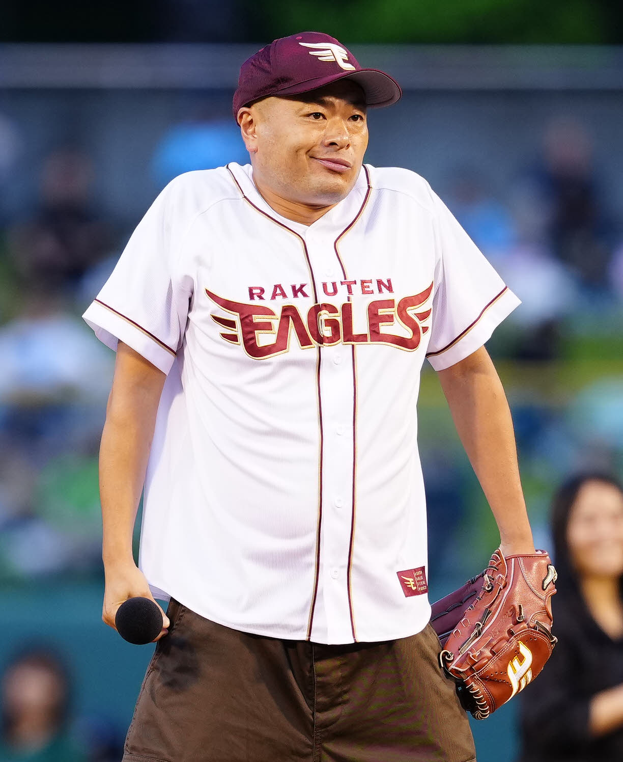 楽天対ヤクルト　試合前、セレモニアルピッチに臨むあばれる君（撮影・江口和貴）