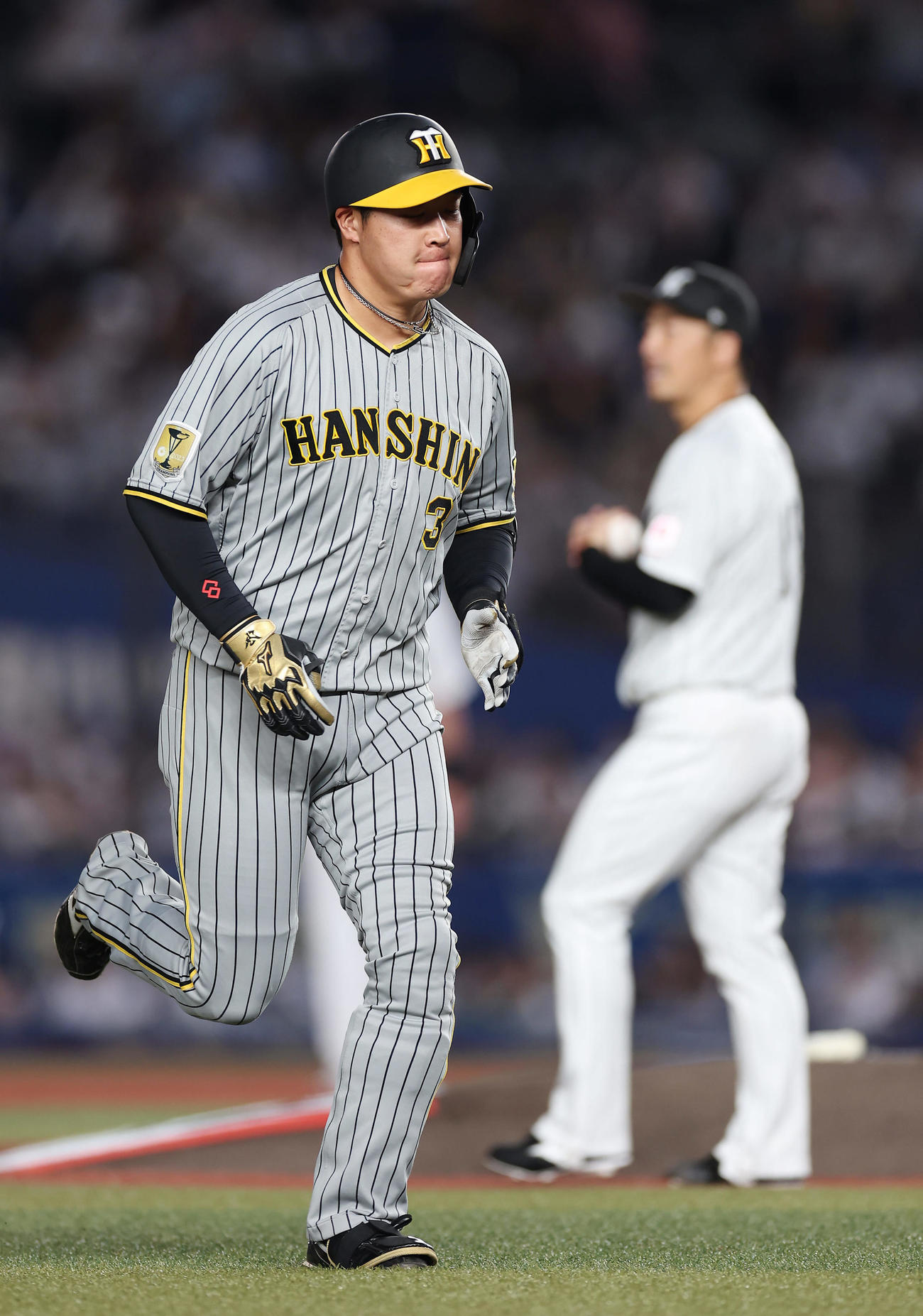 ロッテ対阪神　3回表阪神1死、中飛に倒れた大山（撮影・前田充）
