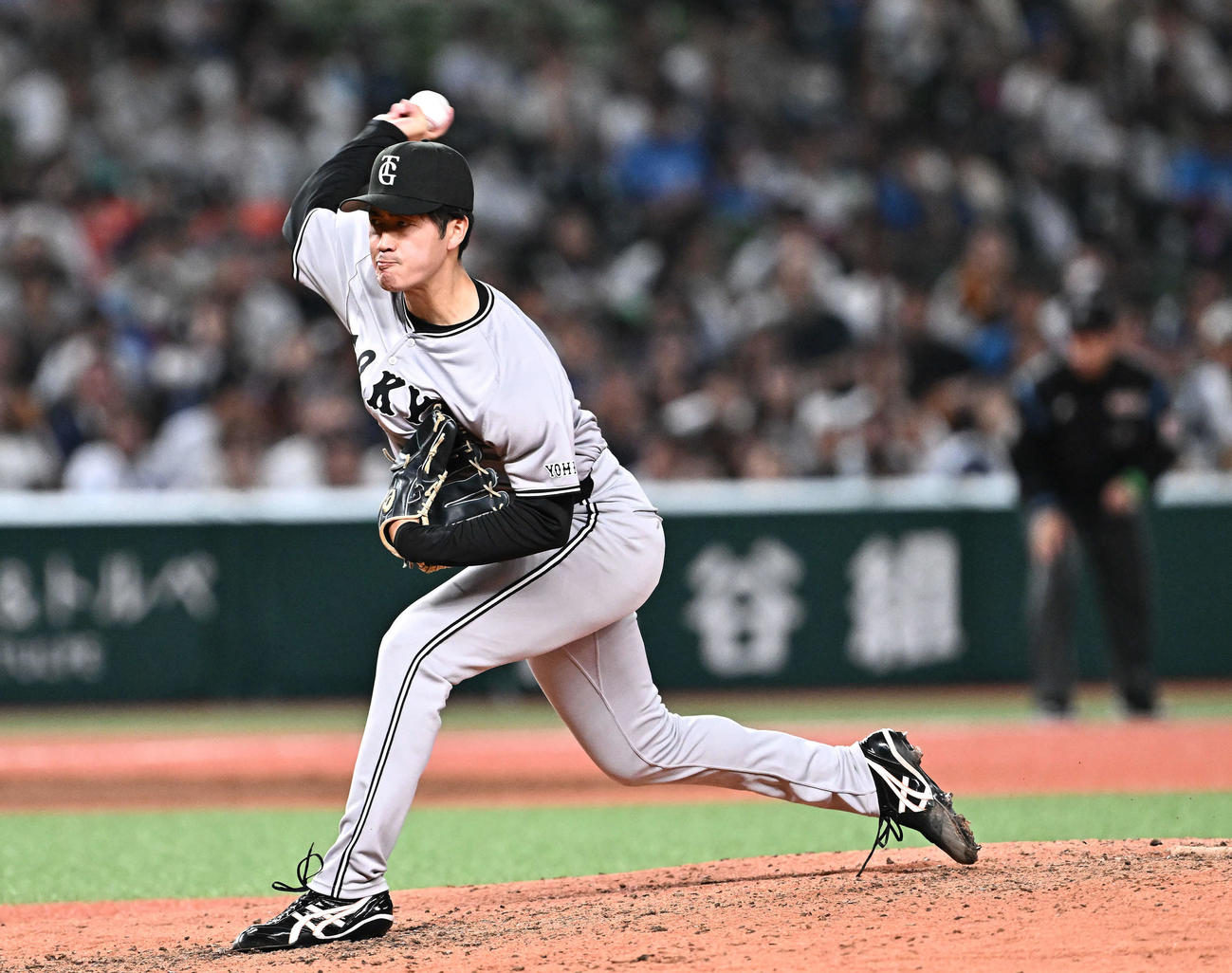 西武対巨人　9回裏、巨人3番手で試合を締めた西舘（撮影・滝沢徹郎）