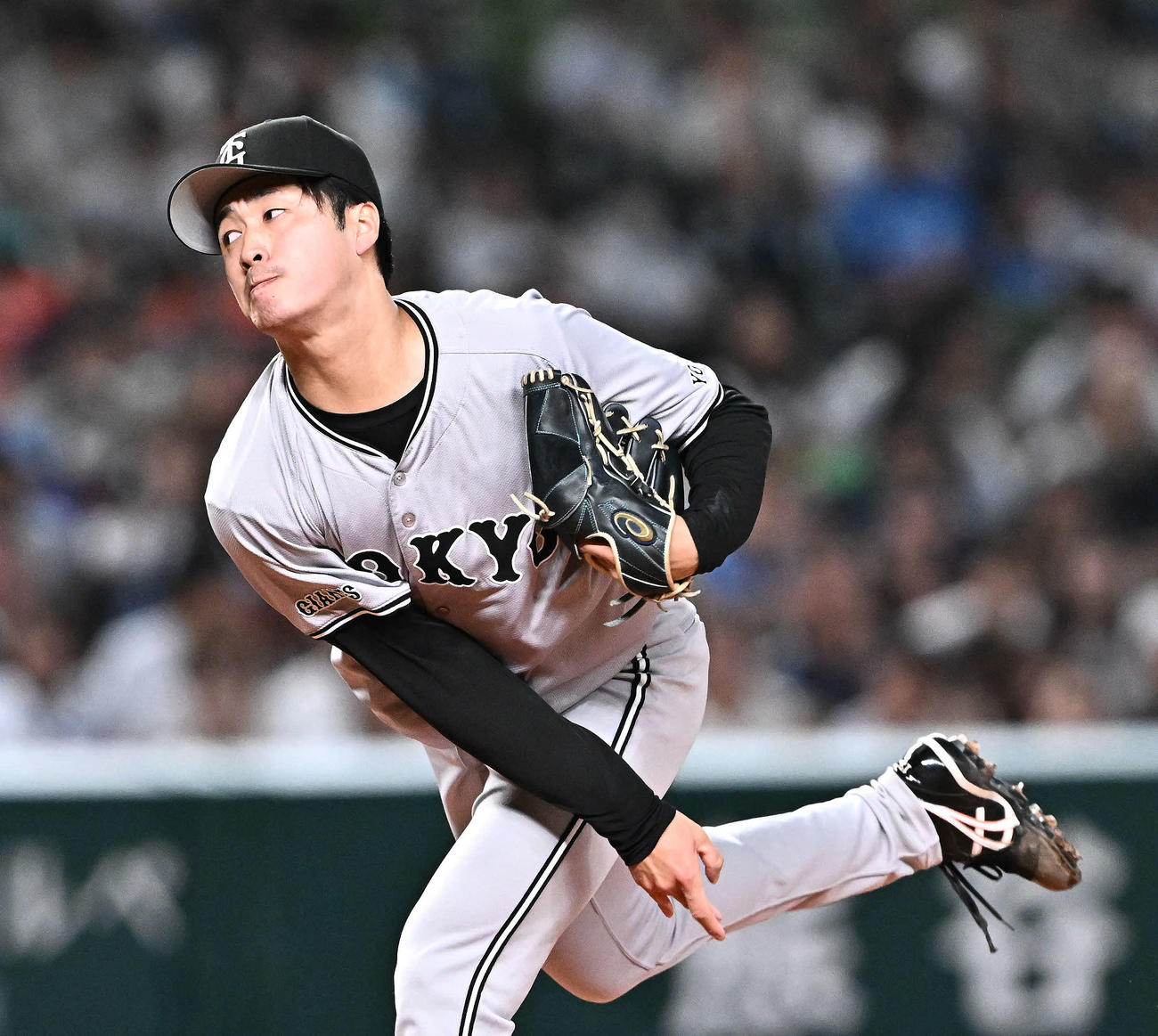 西武対巨人　9回裏、巨人3番手で試合を締めた西舘（撮影・滝沢徹郎）