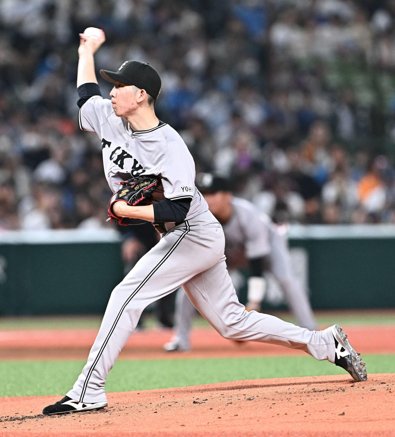 西武対巨人　巨人先発の戸郷（撮影・滝沢徹郎）