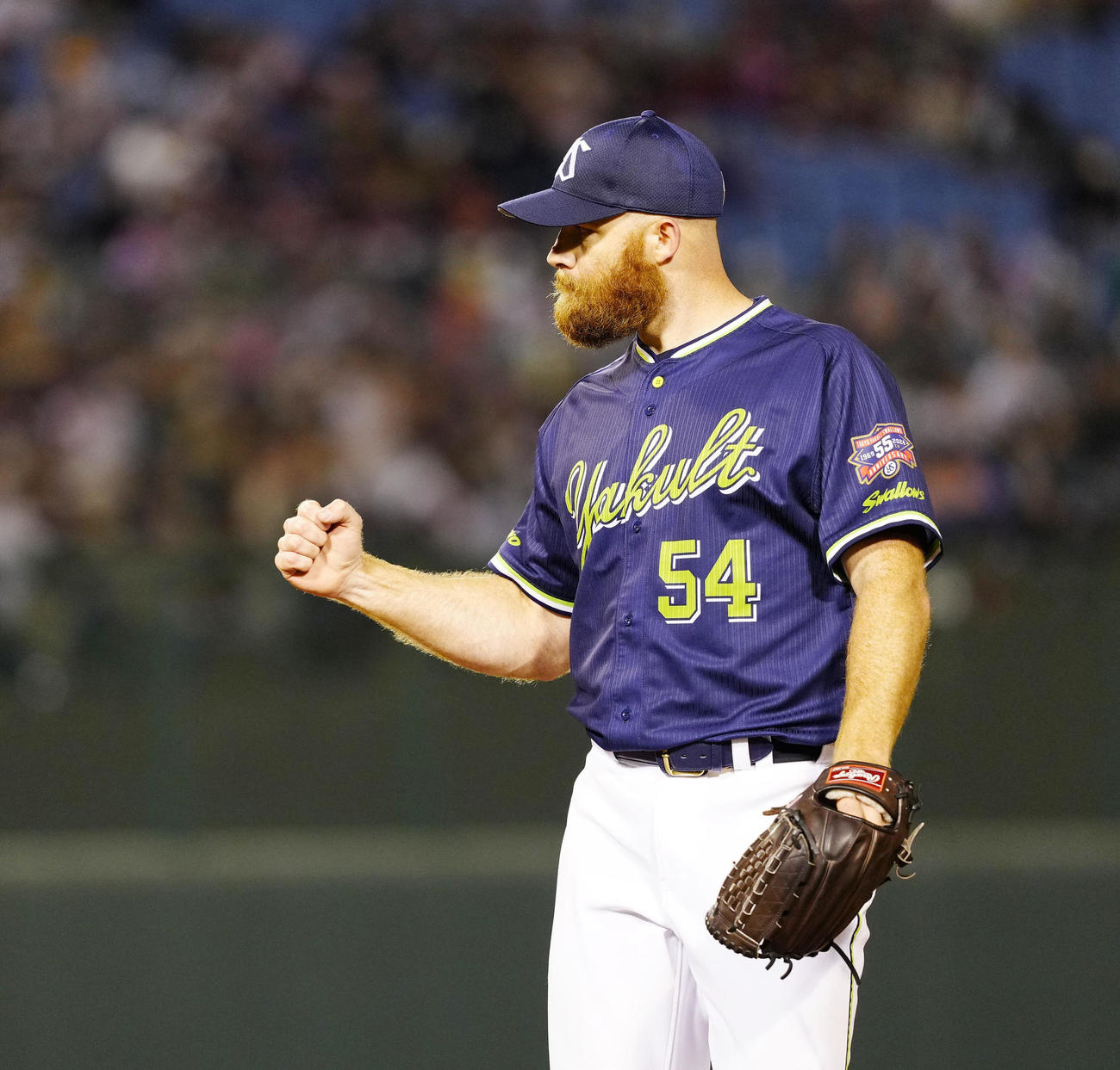 楽天対ヤクルト　6回裏楽天2死満塁、岡島を二ゴロに仕留めガッツポーズでベンチに引き揚げるサイスニード（撮影・江口和貴）