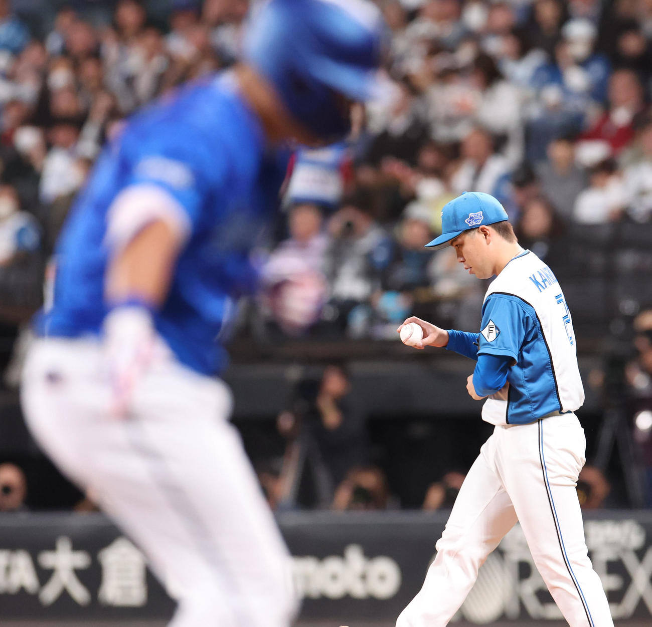 日本ハム対DeNA 4回表DeNA無死、筒香に右越え本塁打を浴びる金村（撮影・佐藤翔太）