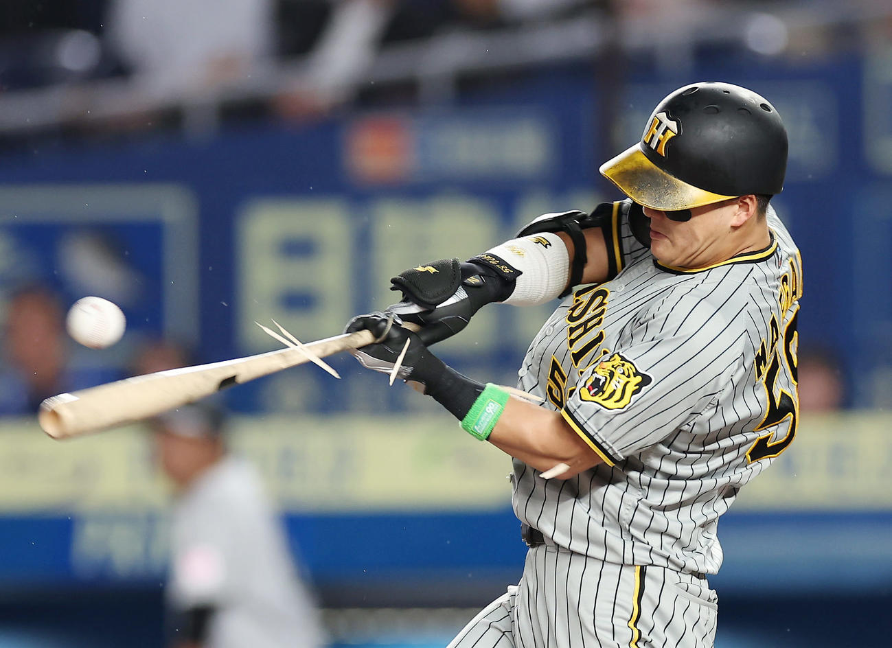 ロッテ対阪神　7回表阪神2死一塁、右前適時打を放つ前川（撮影・前田充）