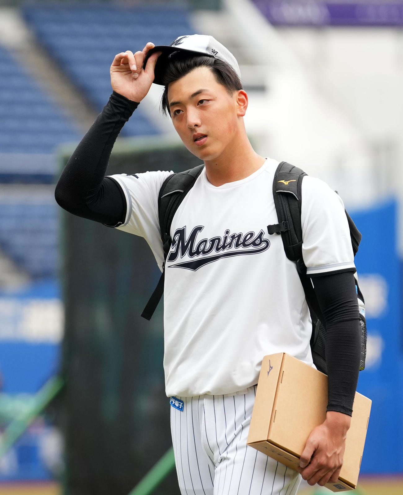 練習を終え引き揚げるロッテ田中晴（撮影・横山健太）