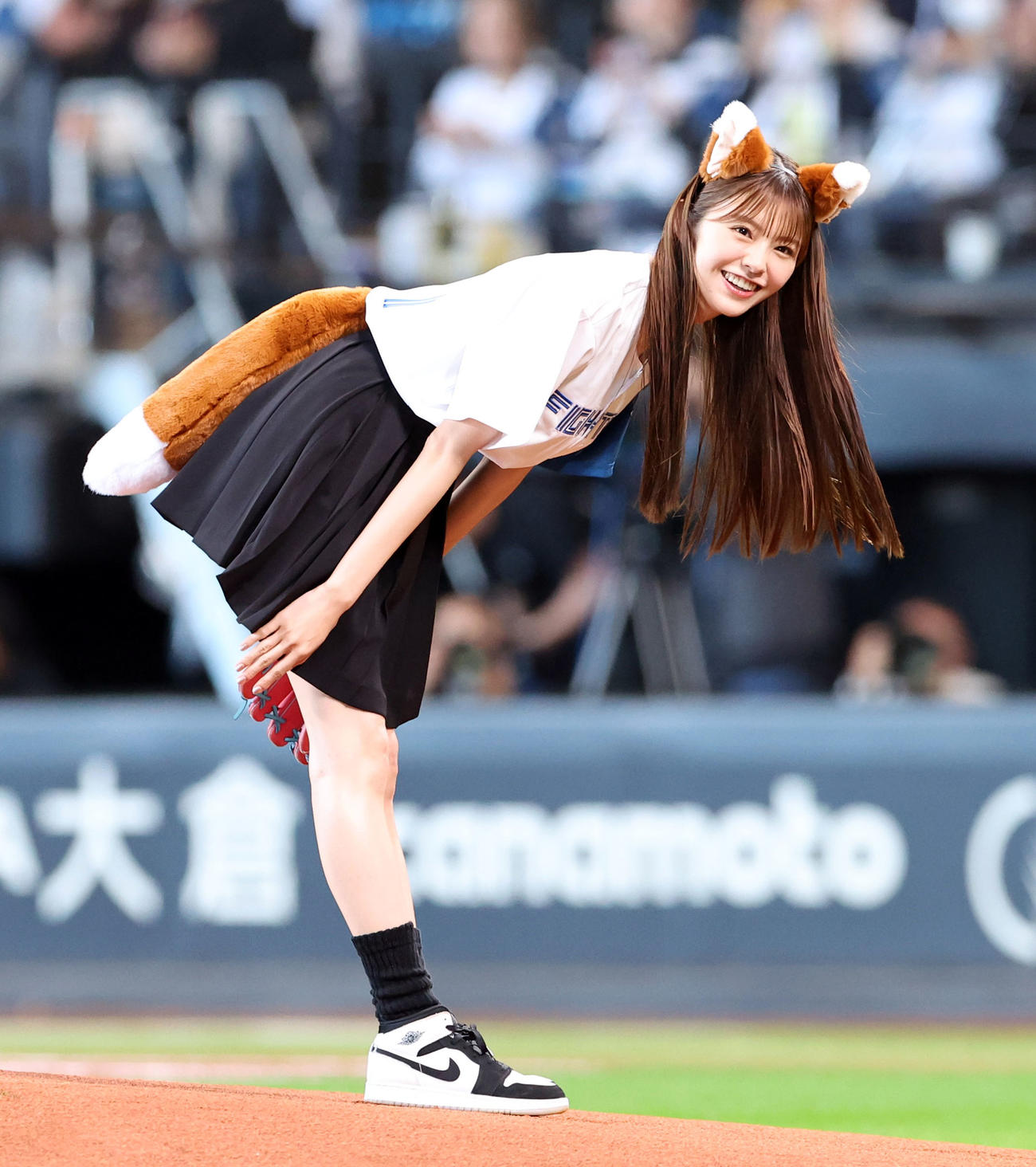 日本ハム対DeNA　試合前、始球式を務める鈴木ゆうか（撮影・佐藤翔太）