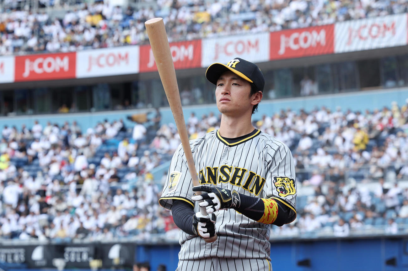 ロッテ対阪神　4番に入った阪神近本（撮影・前田充）