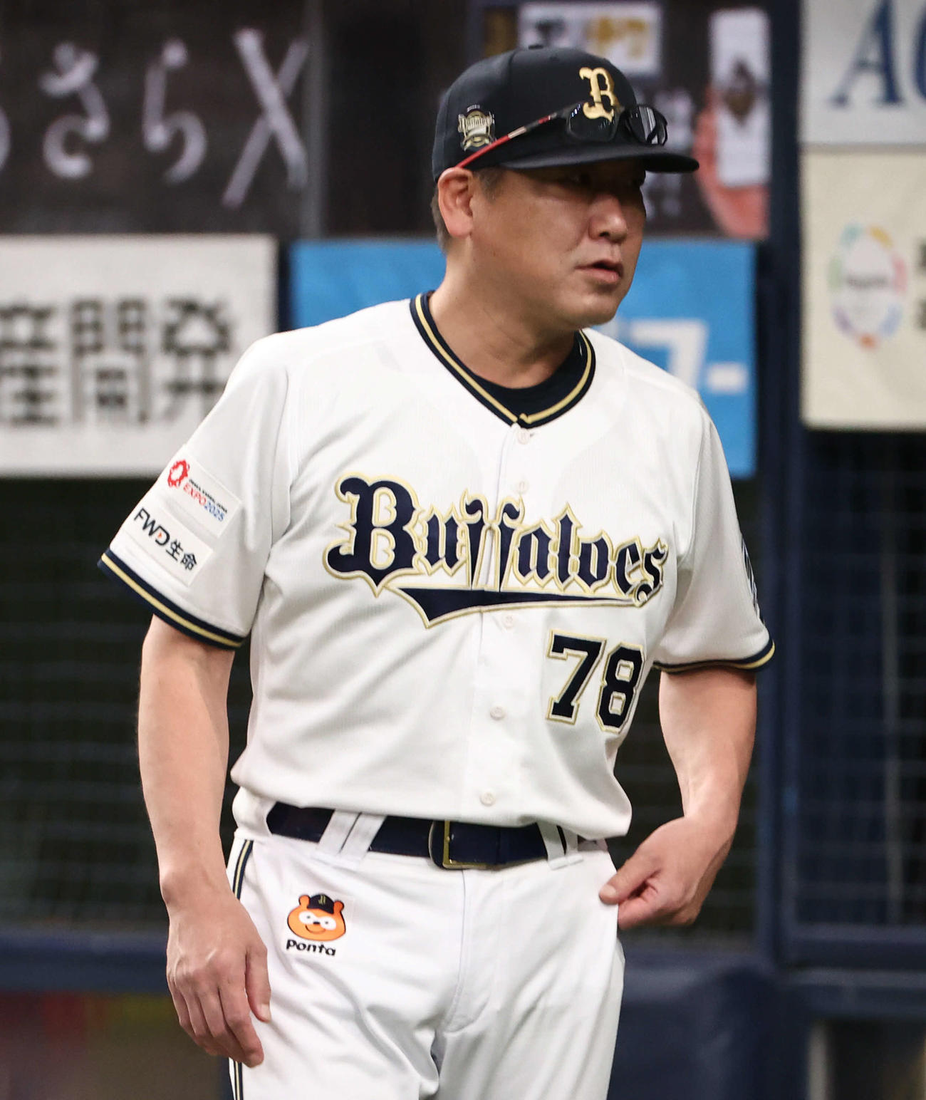 オリックス対中日　4回表中日1死一塁、東晃平が危険球退場となりリプレー検証を求めるオリックス中嶋監督（撮影・西尾就之）