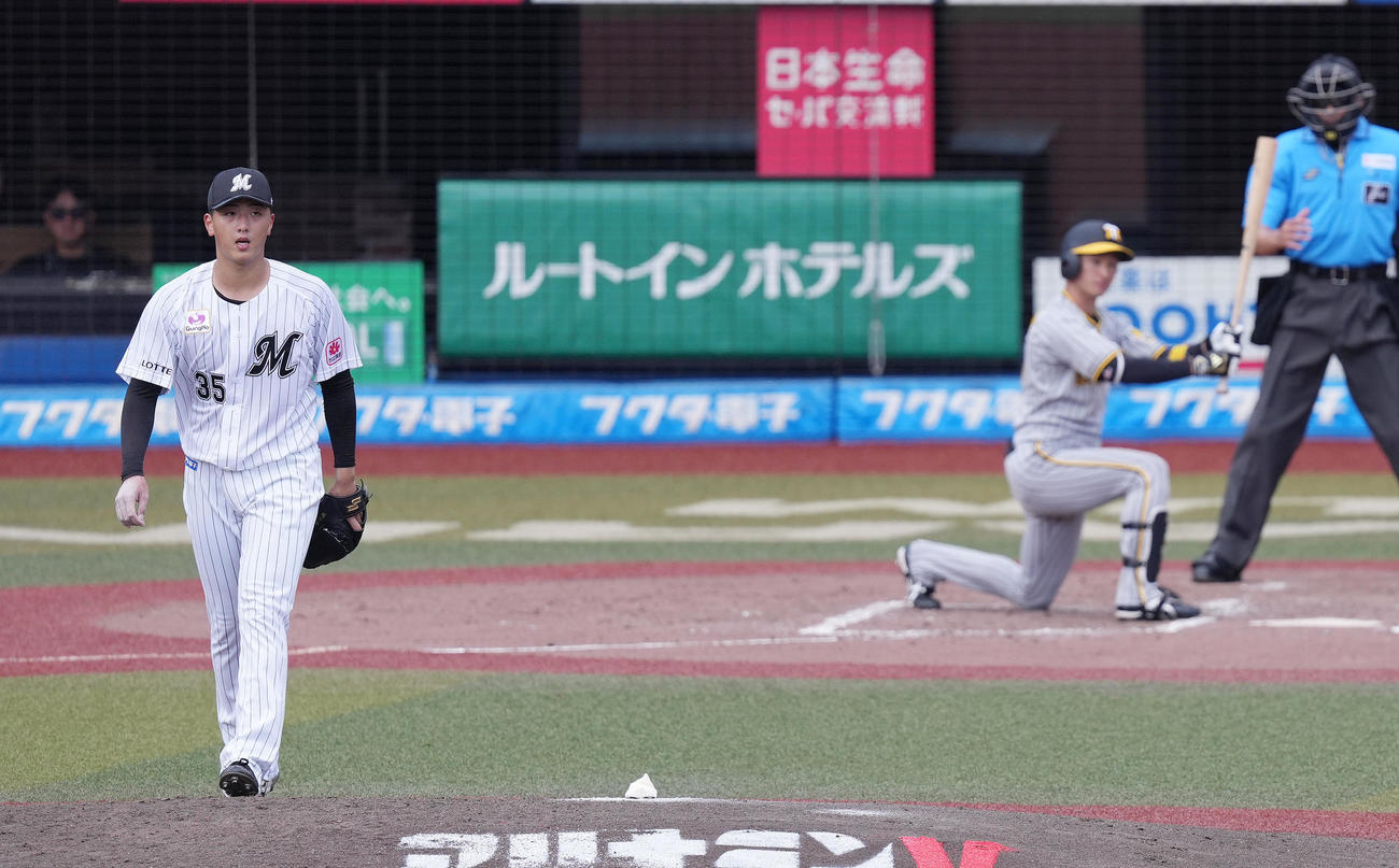 ロッテ対阪神　4回表阪神1死、近本を空振り三振に仕留めた田中晴（撮影・鈴木みどり）