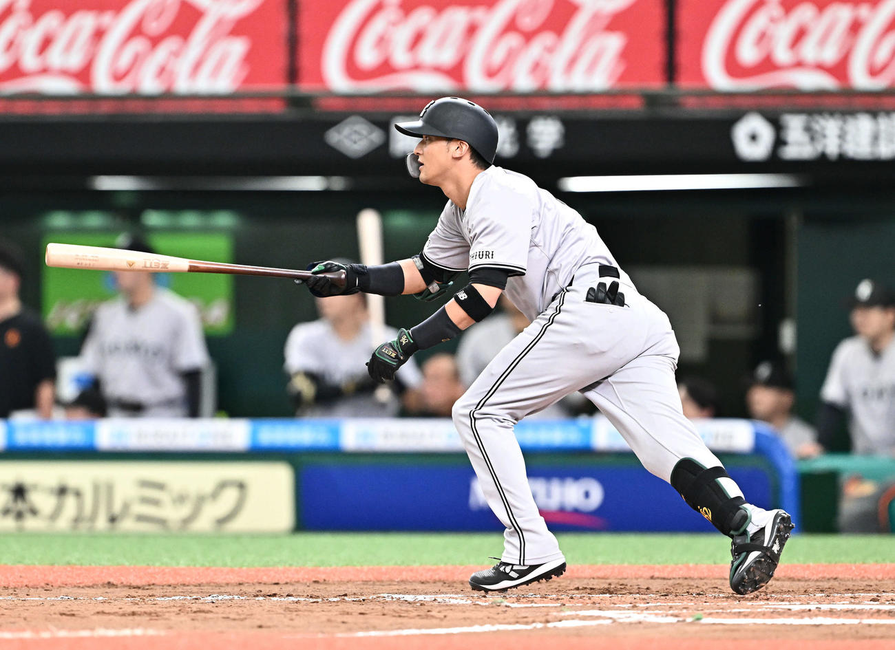 西武対巨人　5回表巨人無死満塁、吉川は右ゴロを放つ（撮影・滝沢徹郎）