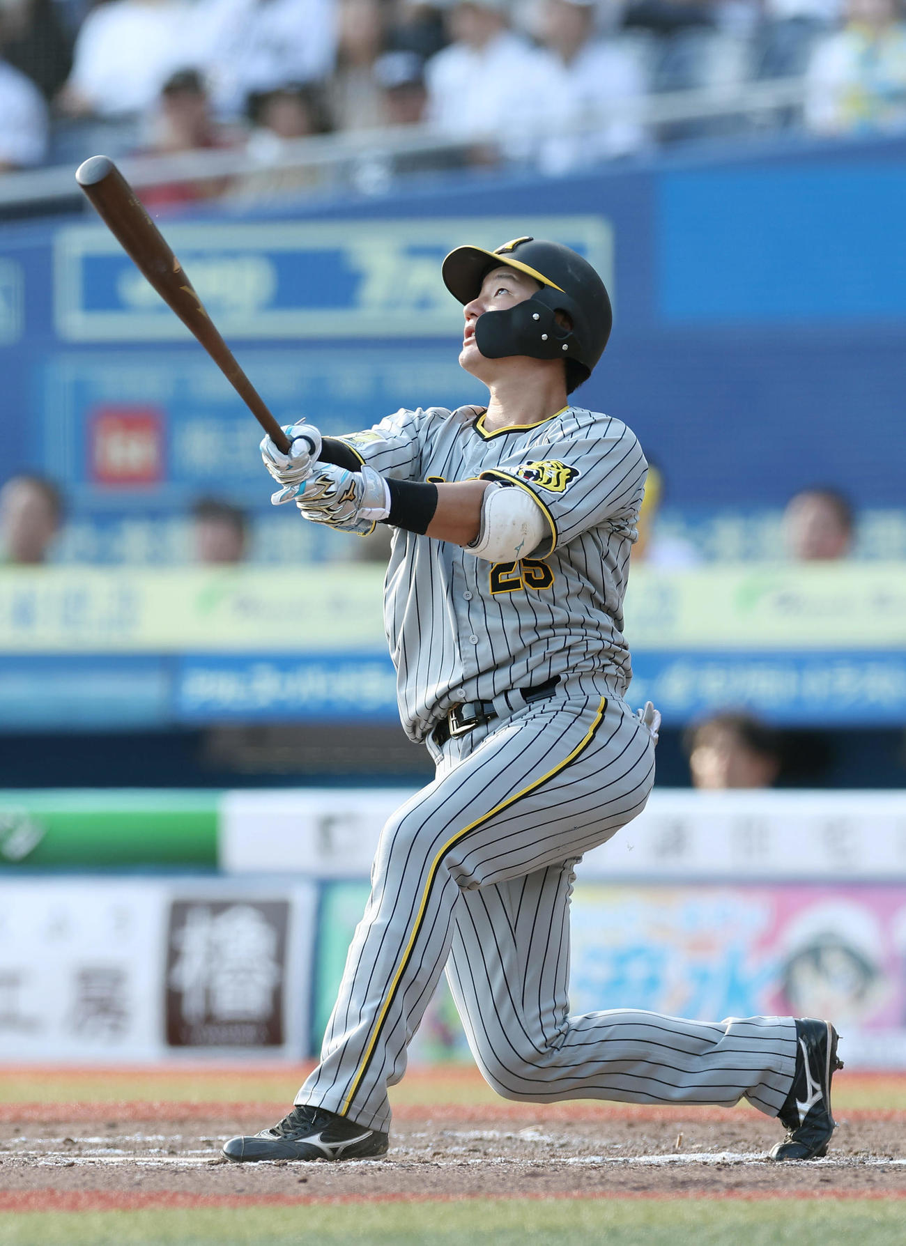 ロッテ対阪神　9回表阪神1死三塁、勝ち越し左犠飛を放つ渡辺（撮影・前田充）