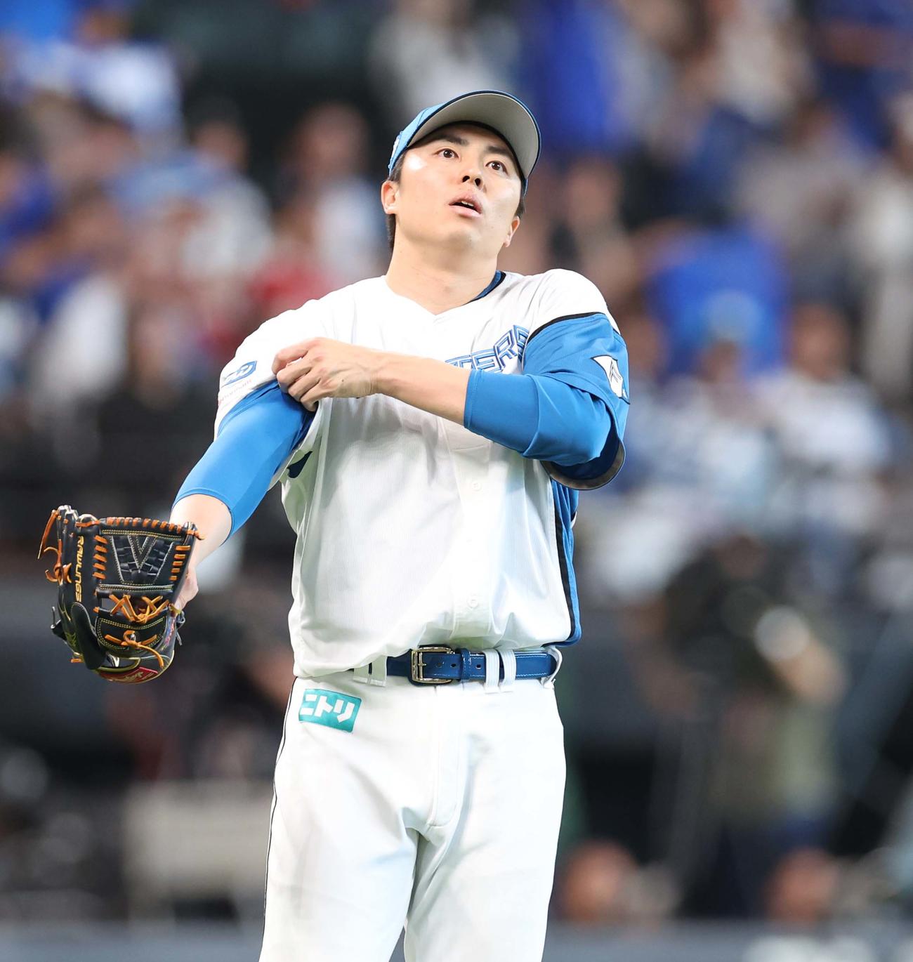 日本ハム対DeNA 9回表DeNA1死、牧に本塁打を浴びる田中正（撮影・黒川智章）