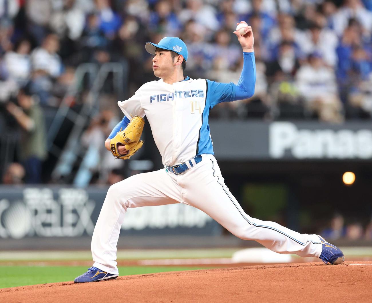 日本ハム対DeNA　日本ハム先発の加藤（撮影・黒川智章）