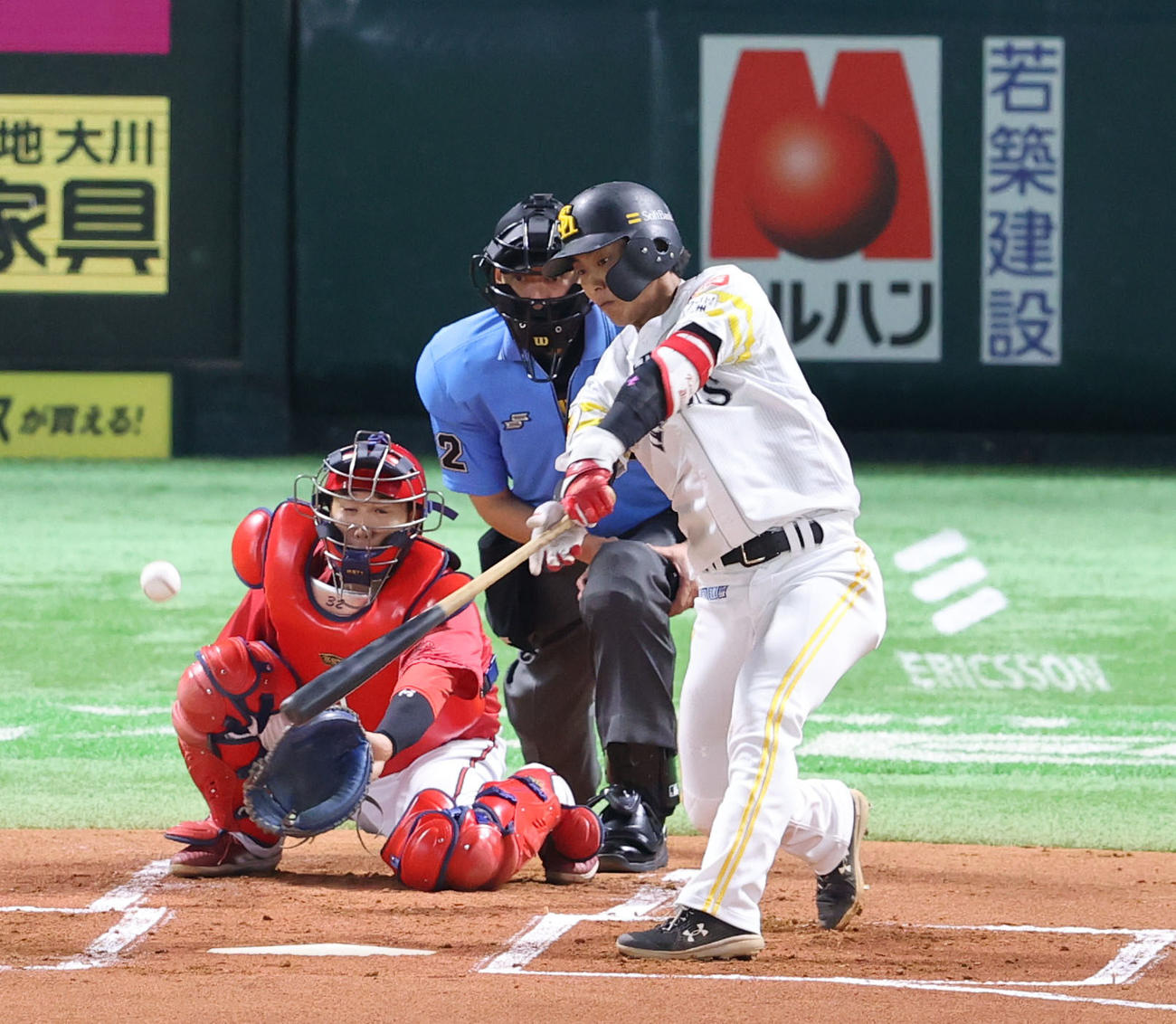 ソフトバンク対広島　1回裏ソフトバンク1死、今宮は中前安打を放つ（撮影・梅根麻紀）
