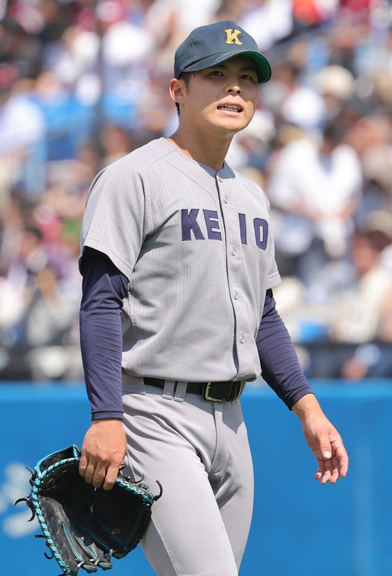 慶大対早大　渋い表情の慶大・外丸（撮影・野上伸悟）