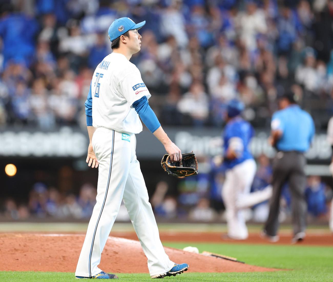 日本ハム対DeNA 9回表DeNA1死、牧に本塁打を浴びる田中正（撮影・黒川智章）