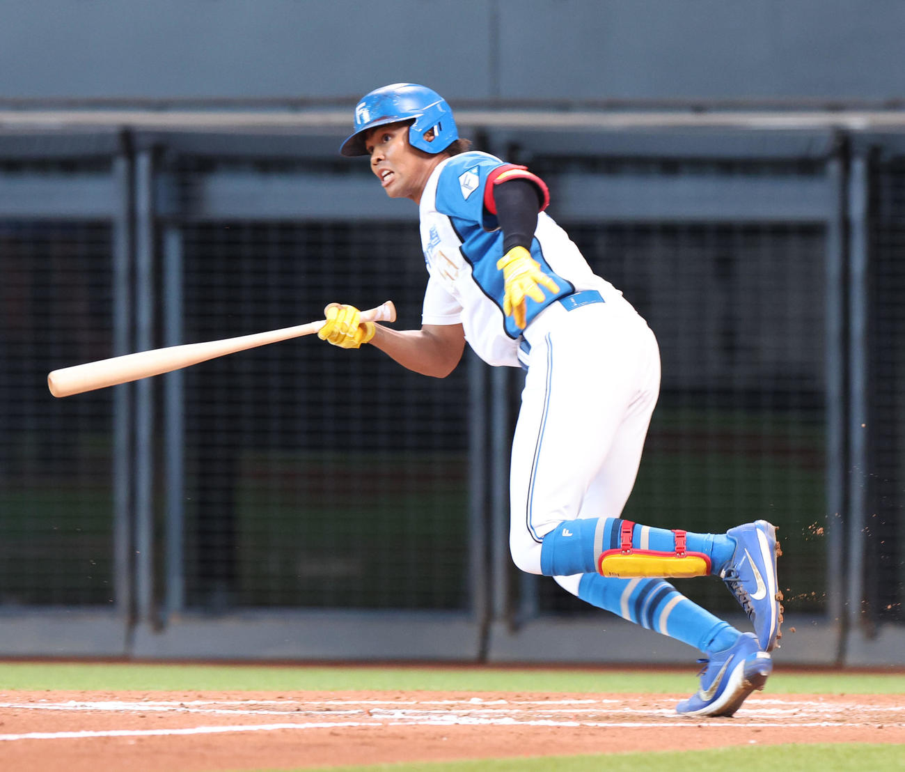 日本ハム対DeNA 7回裏日本ハム2死一、二塁、水谷は左前適時打を放つ（撮影・佐藤翔太）