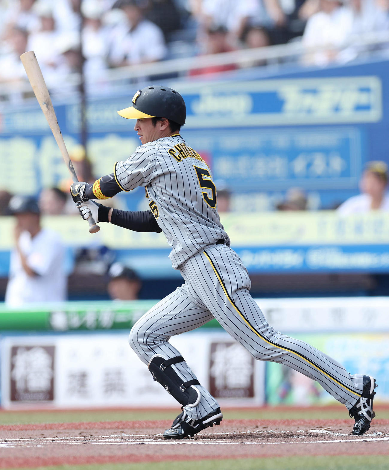 ロッテ対阪神　1回表阪神2死一塁、右前打を放つ近本（撮影・前田充）