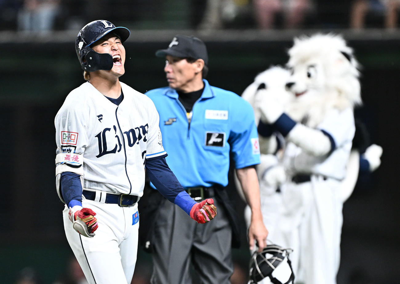 西武対巨人　9回裏西武2死一、二塁、元山は右前にサヨナラ打を放ち雄たけびを上げる（撮影・滝沢徹郎）