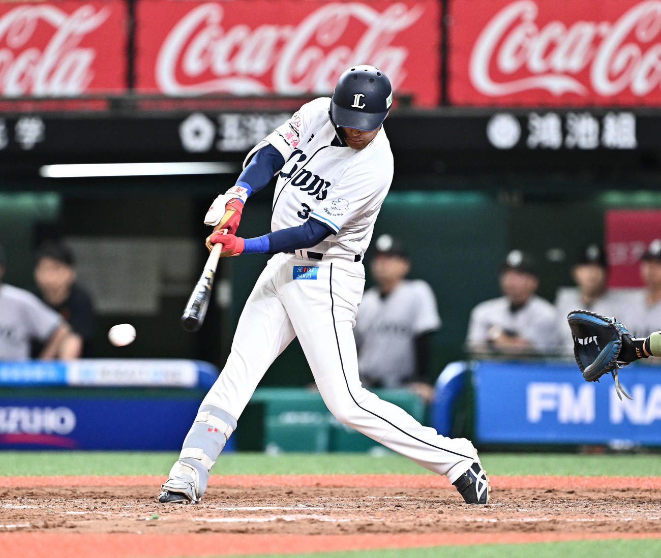 西武対巨人　9回裏西武2死一、二塁、元山は右前にサヨナラ打を放つ（撮影・滝沢徹郎）