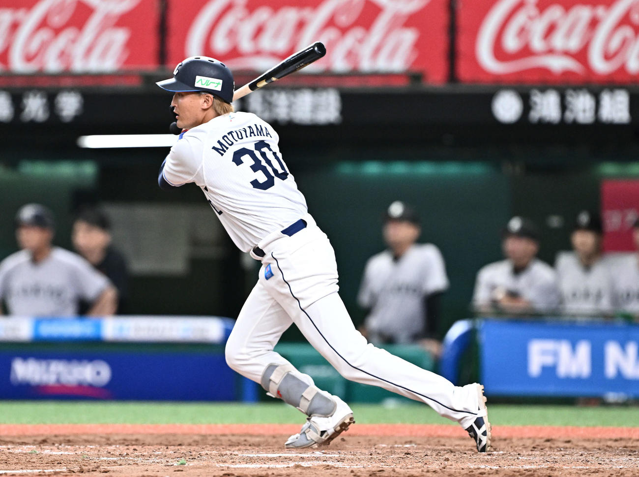 西武対巨人　9回裏西武2死一、二塁、元山は右前にサヨナラ打を放つ（撮影・滝沢徹郎）