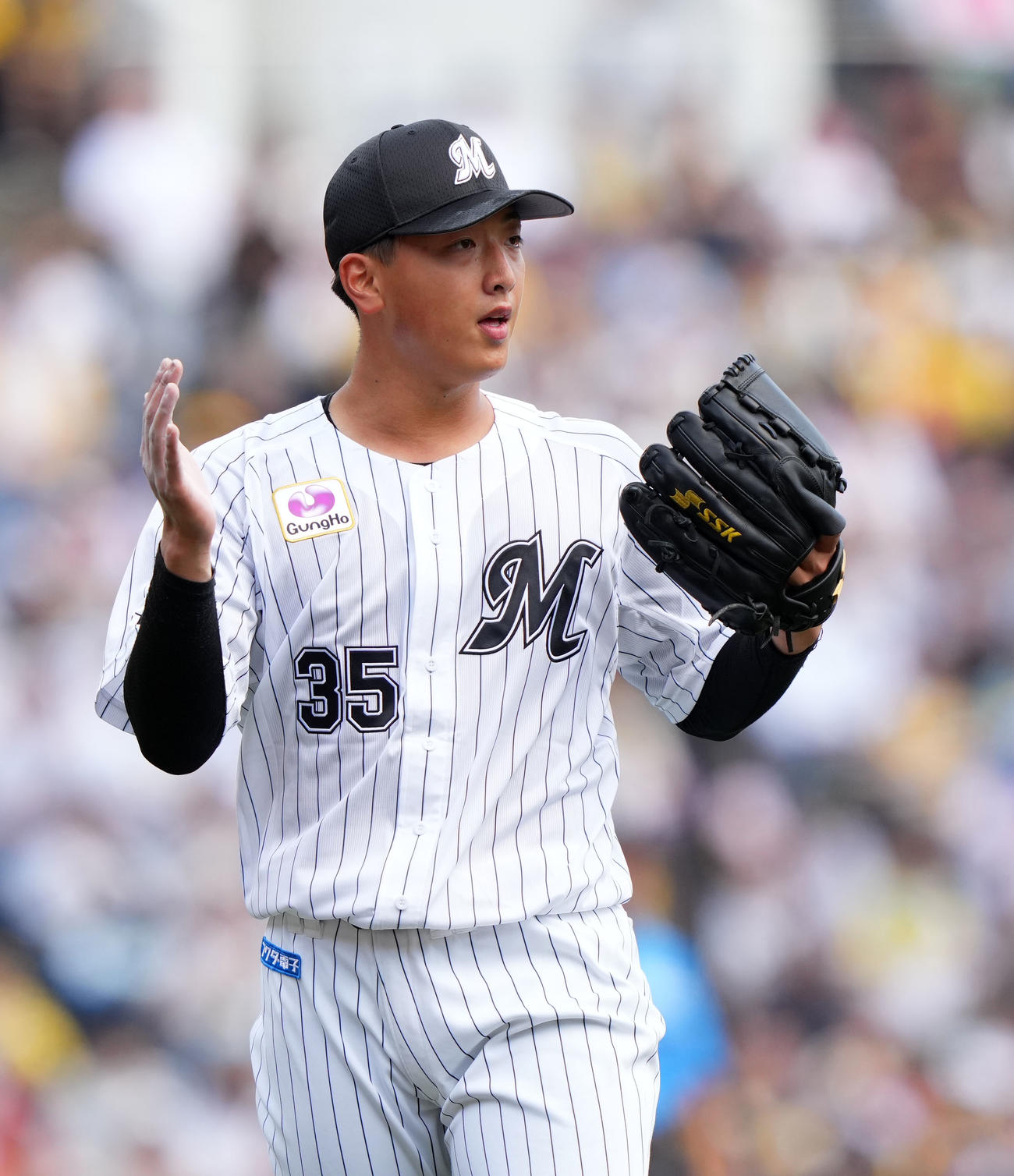 ロッテ対阪神　4回表を無失点に抑え引き揚げるロッテ田中晴（撮影・横山健太）