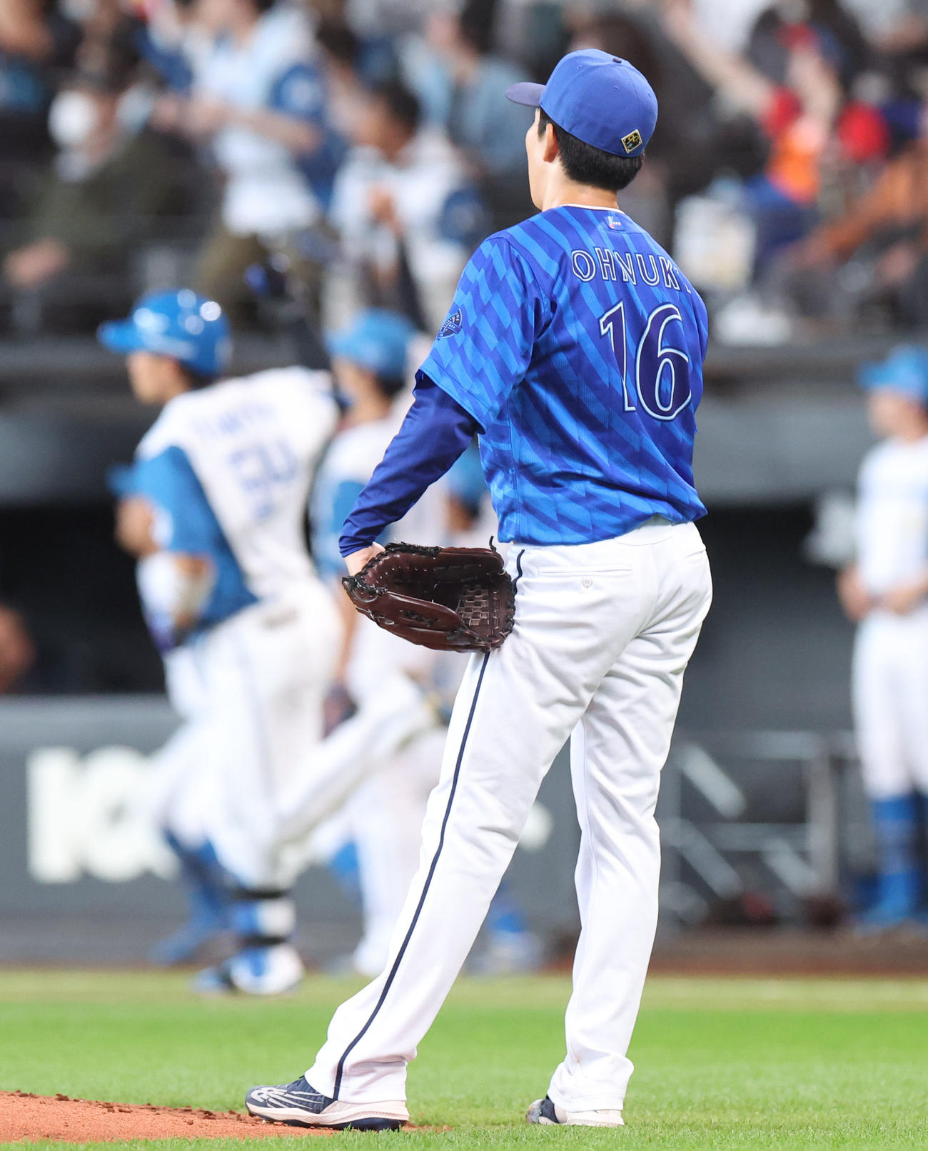 日本ハム対DeNA 3回裏日本ハム1死一、二塁、田宮に右越え3点本塁打を浴びる大貫（撮影・佐藤翔太）