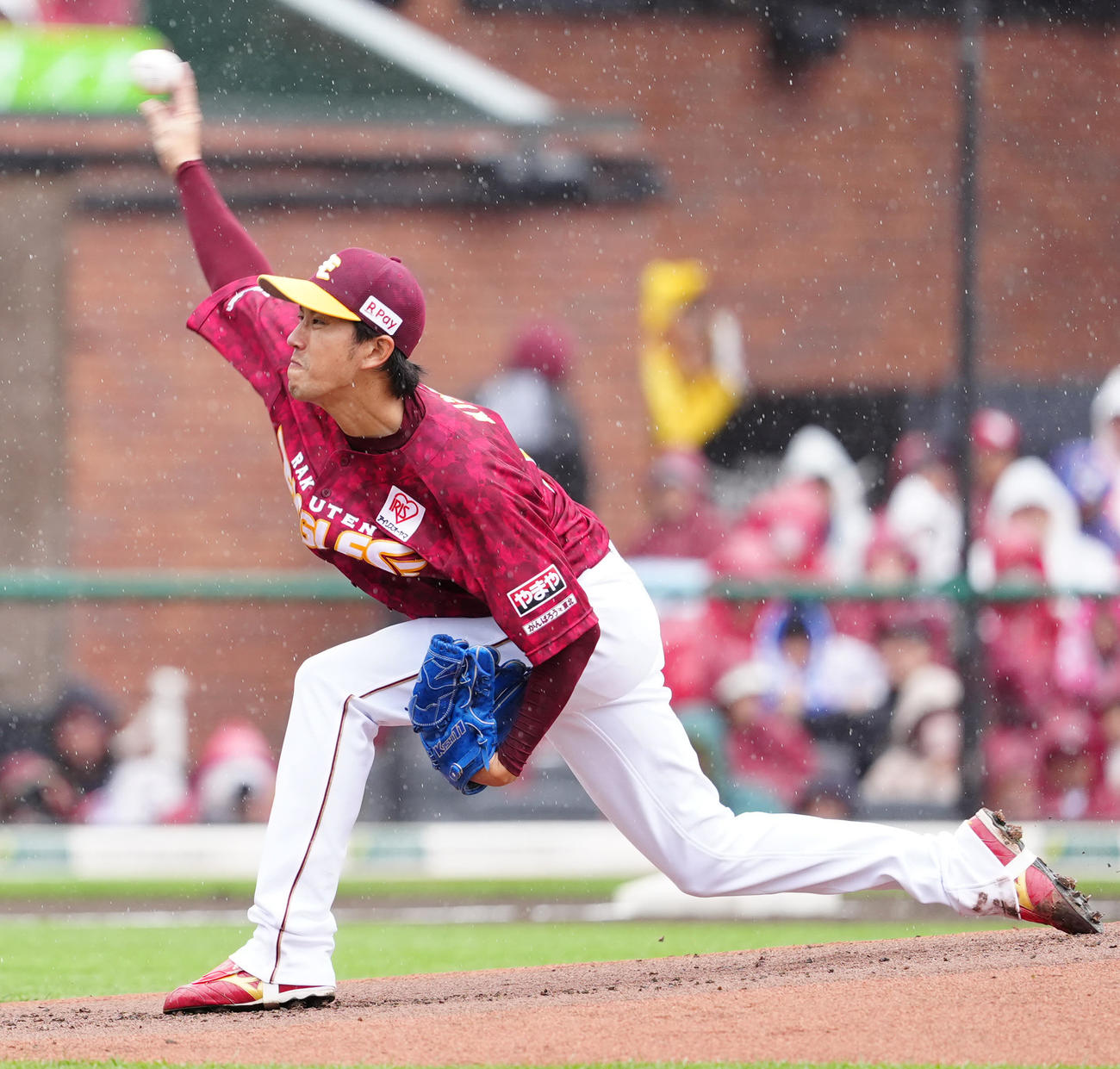 楽天対ヤクルト　楽天先発の岸（撮影・江口和貴）