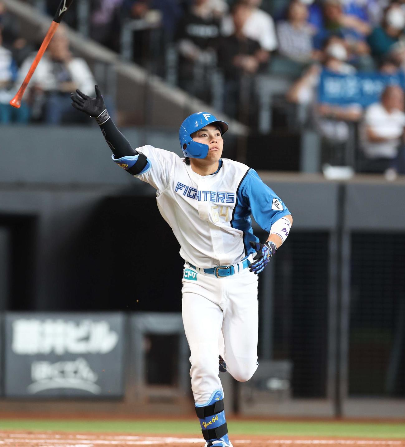 日本ハム対DeNA 3回裏日本ハム1死一、二塁、右越え3点本塁打を放つ田宮（撮影・黒川智章）