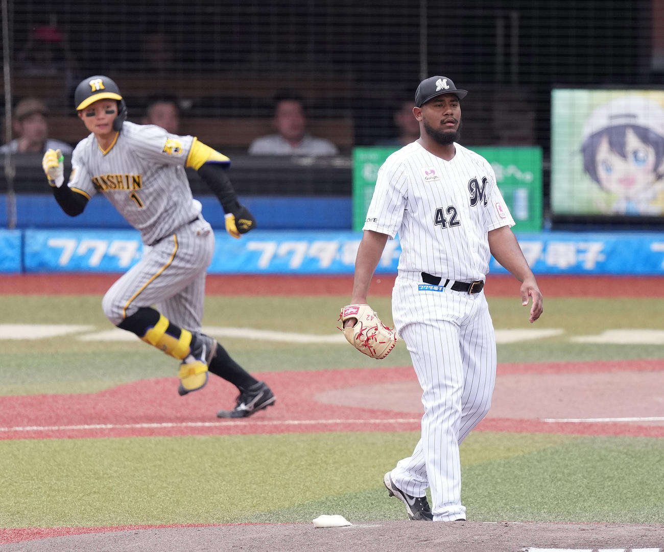 ロッテ対阪神　1回表阪神無死、森下に左越え先頭打者本塁打を浴びるメルセデス（撮影・鈴木みどり）