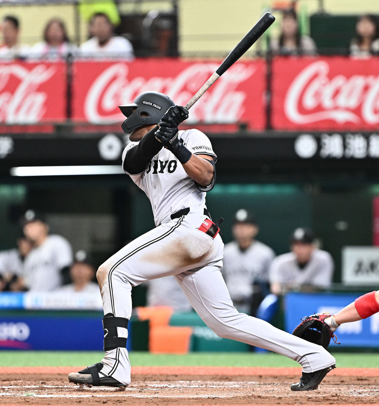 西武対巨人　7回表巨人1死三塁、ヘルナンデスは右翼に適時打を放つ（撮影・滝沢徹郎）