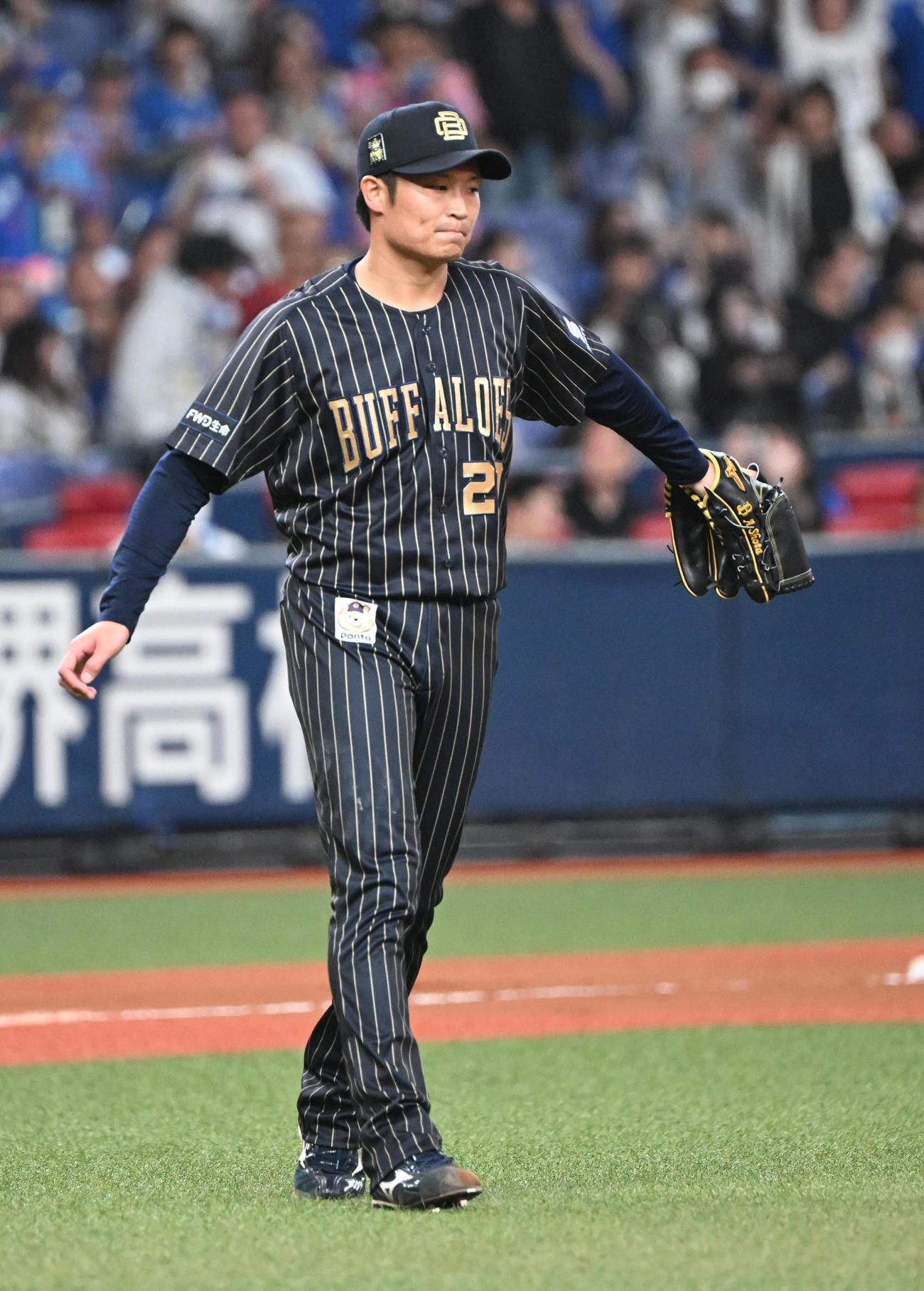 オリックス対中日　12回表中日2死二塁、中田に適時二塁打を浴びた阿部（撮影・和賀正仁）