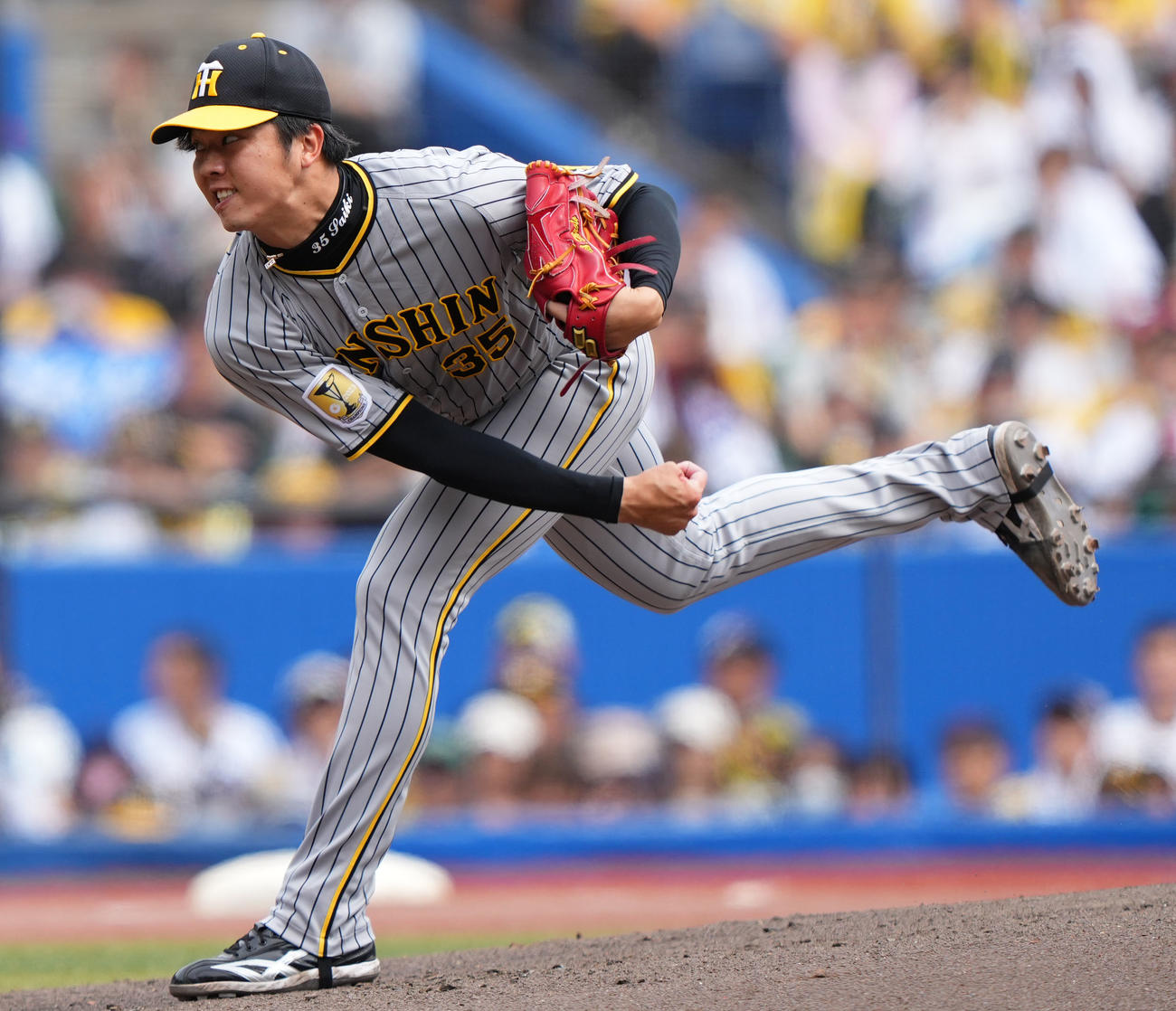 ロッテ対阪神　力投する阪神先発の才木（撮影・横山健太）