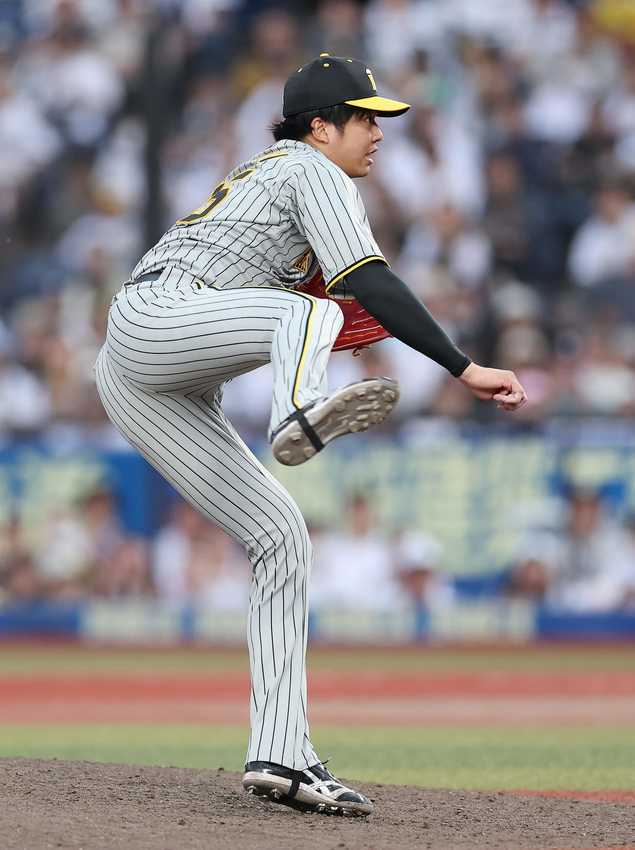 ロッテ対阪神　9回裏、力投する阪神才木（撮影・前田充）