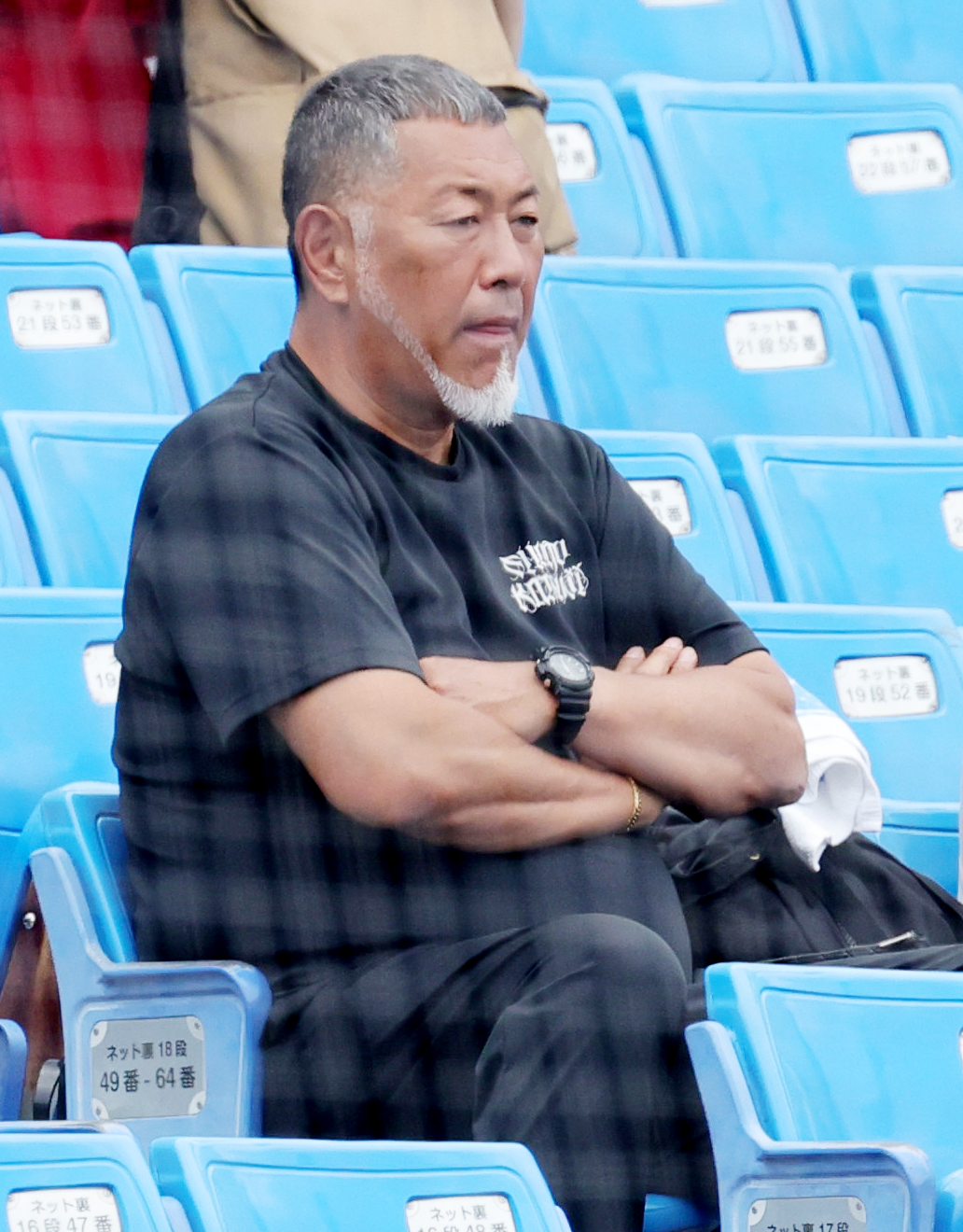 早大対慶大対　観戦する清原和博氏（撮影・野上伸悟）