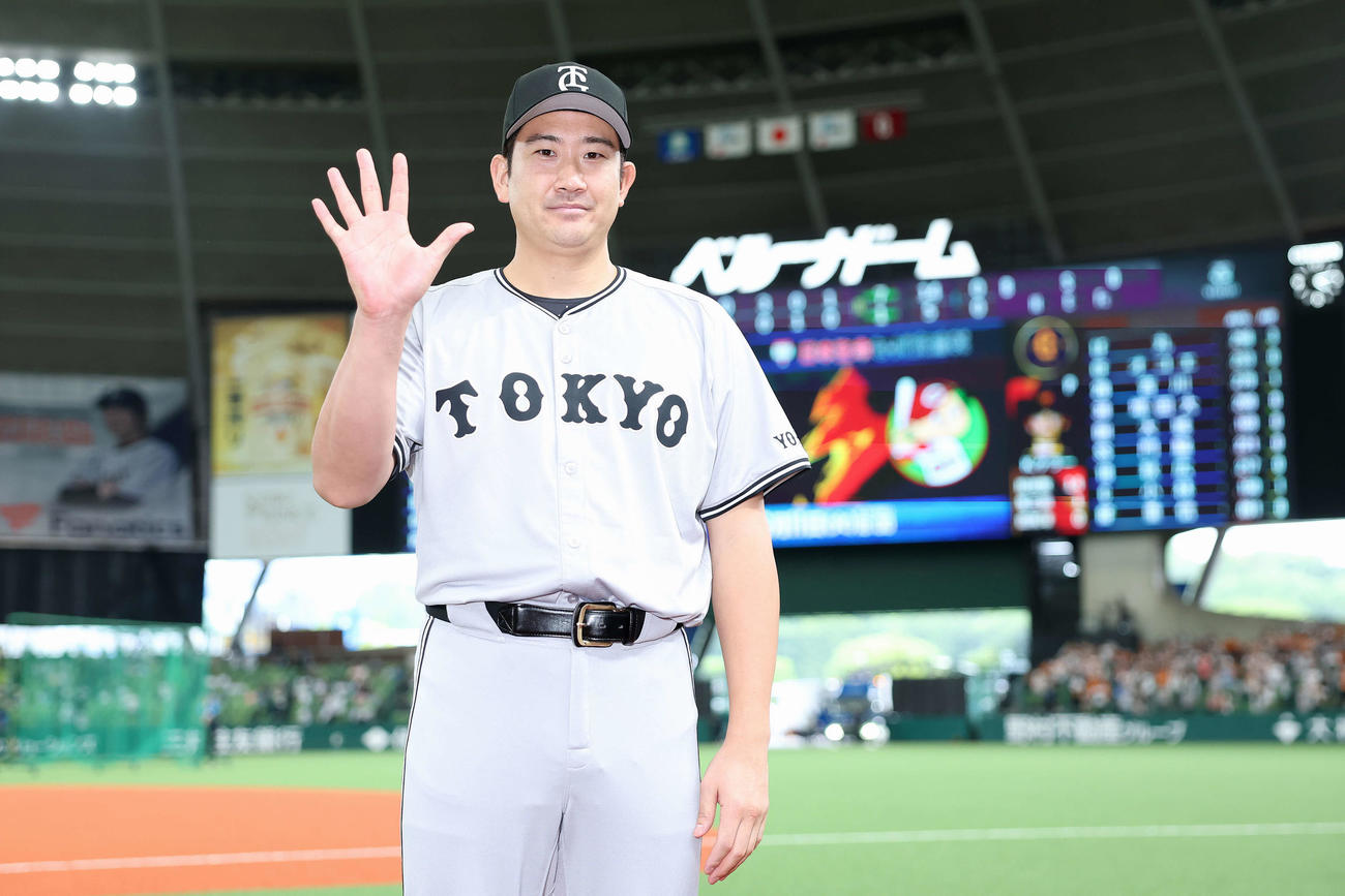 西武対巨人　西武に勝利し、今季5勝目を挙げた巨人菅野（撮影・河田真司）