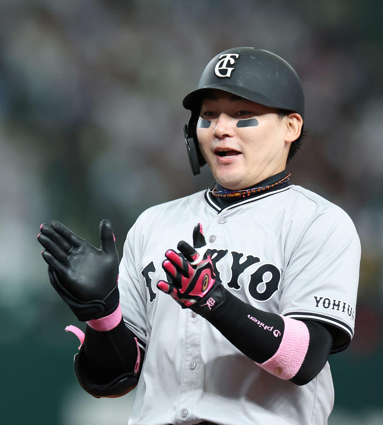 西武対巨人　5回表巨人2死二塁、適時打を放ち出塁する丸（撮影・河田真司）