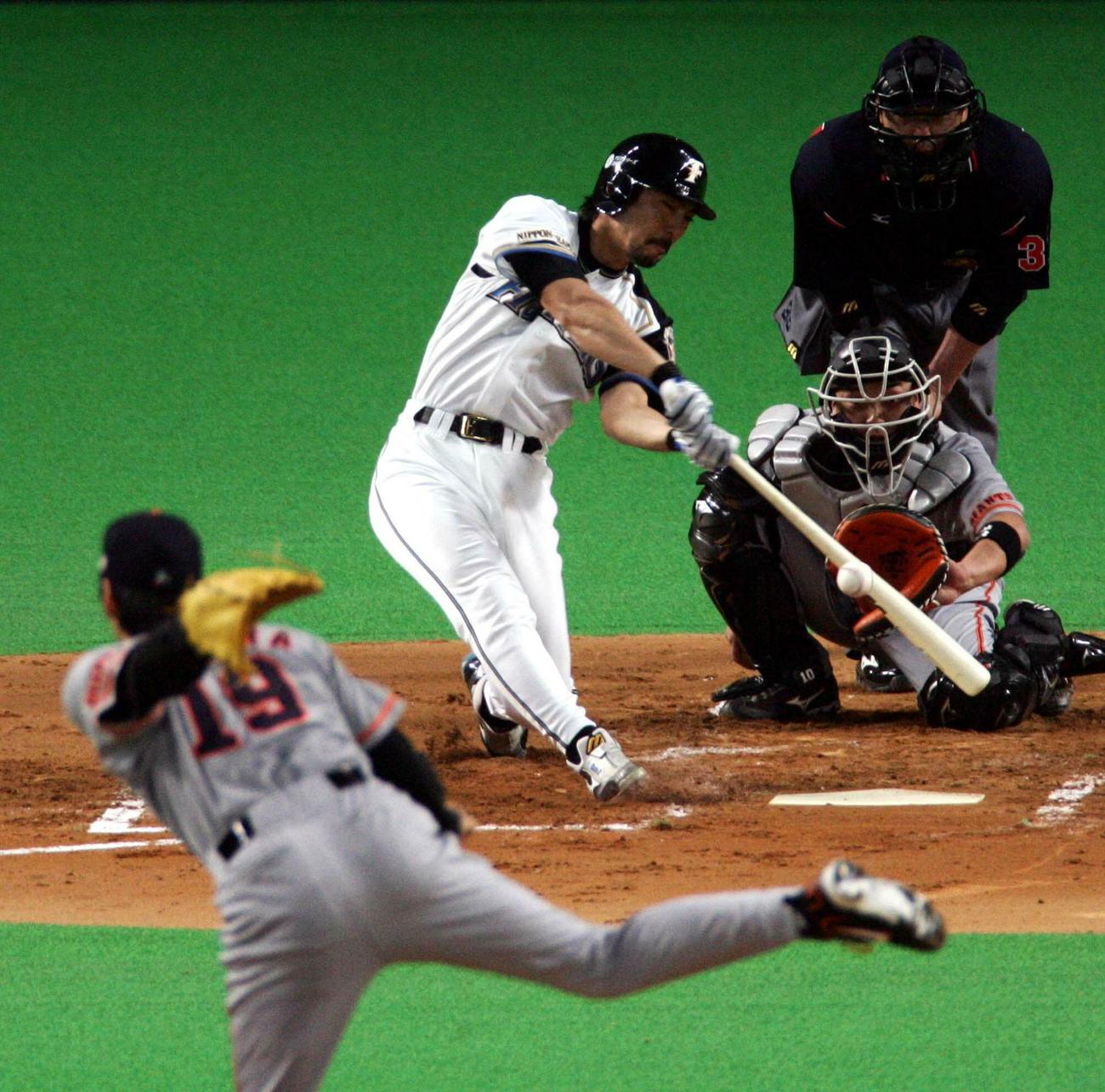 日本ハム小笠原道大（2005年撮影）