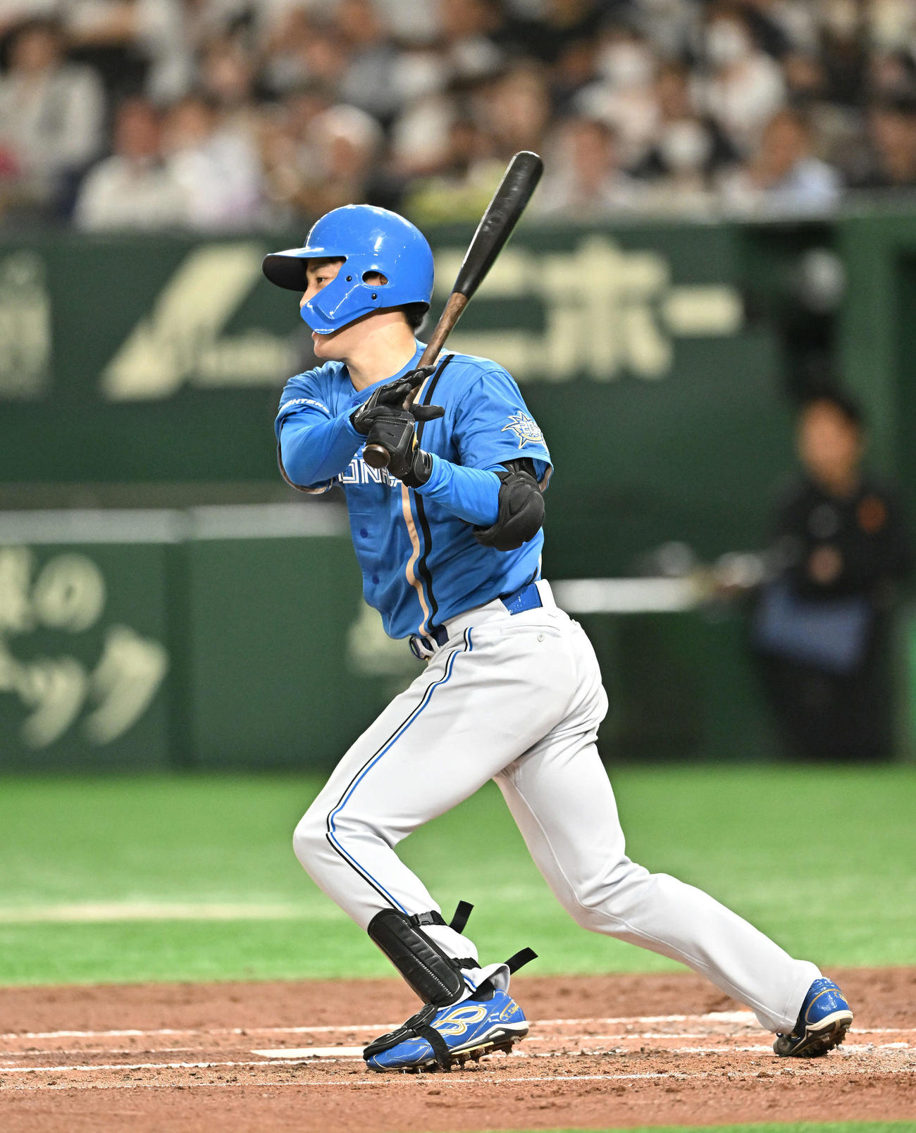 23年6月、交流戦の巨人戦で適時打を放つ日本ハム北山