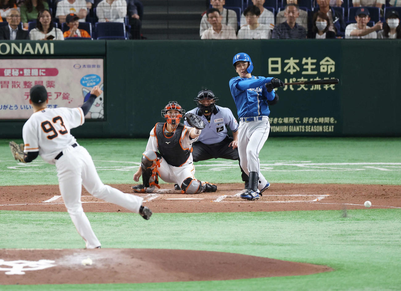 23年6月、交流戦の巨人戦で適時打を放つ日本ハム北山