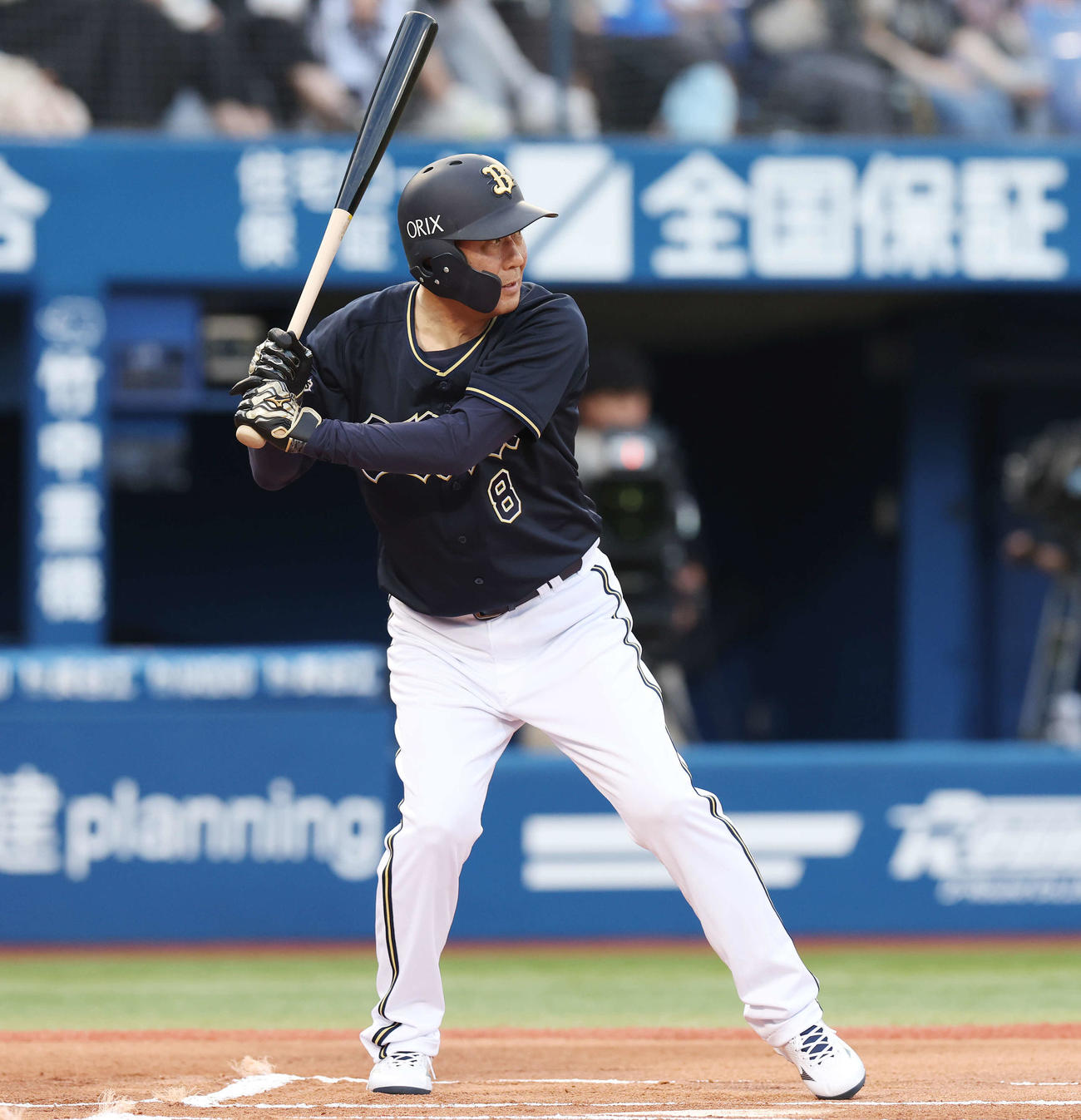 DeNA対オリックス　OB1打席対決で右打席に立つ松永氏（撮影・宮地輝）